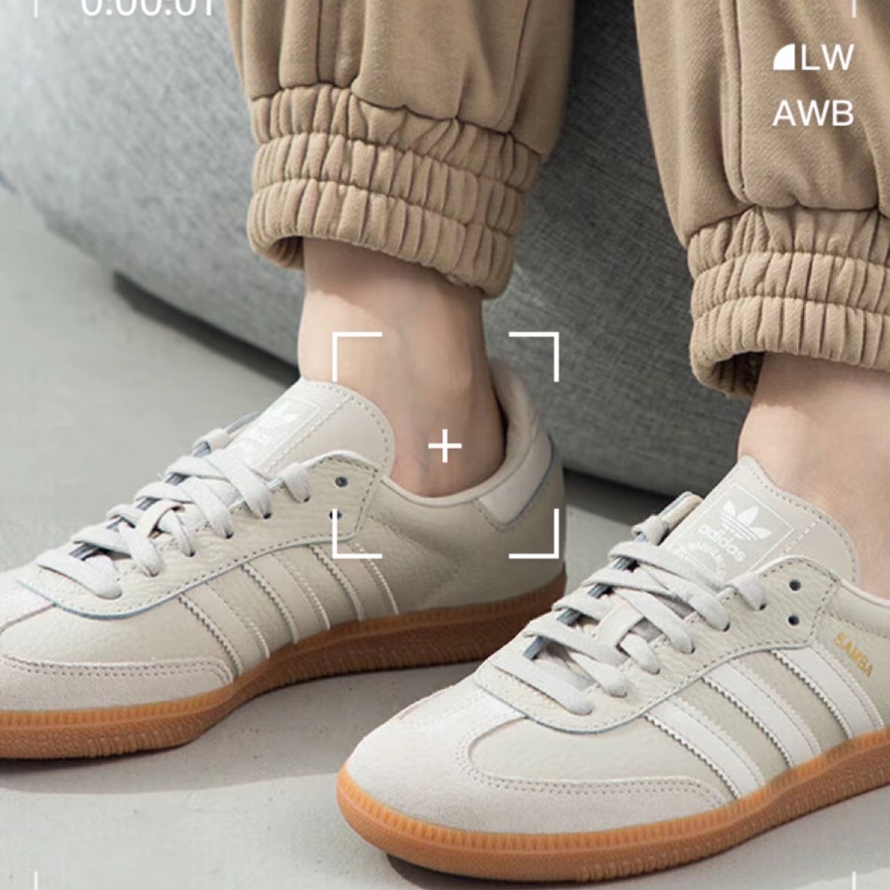 (W) Adidas Samba OG Aluminium Chalk White 착용 스타일