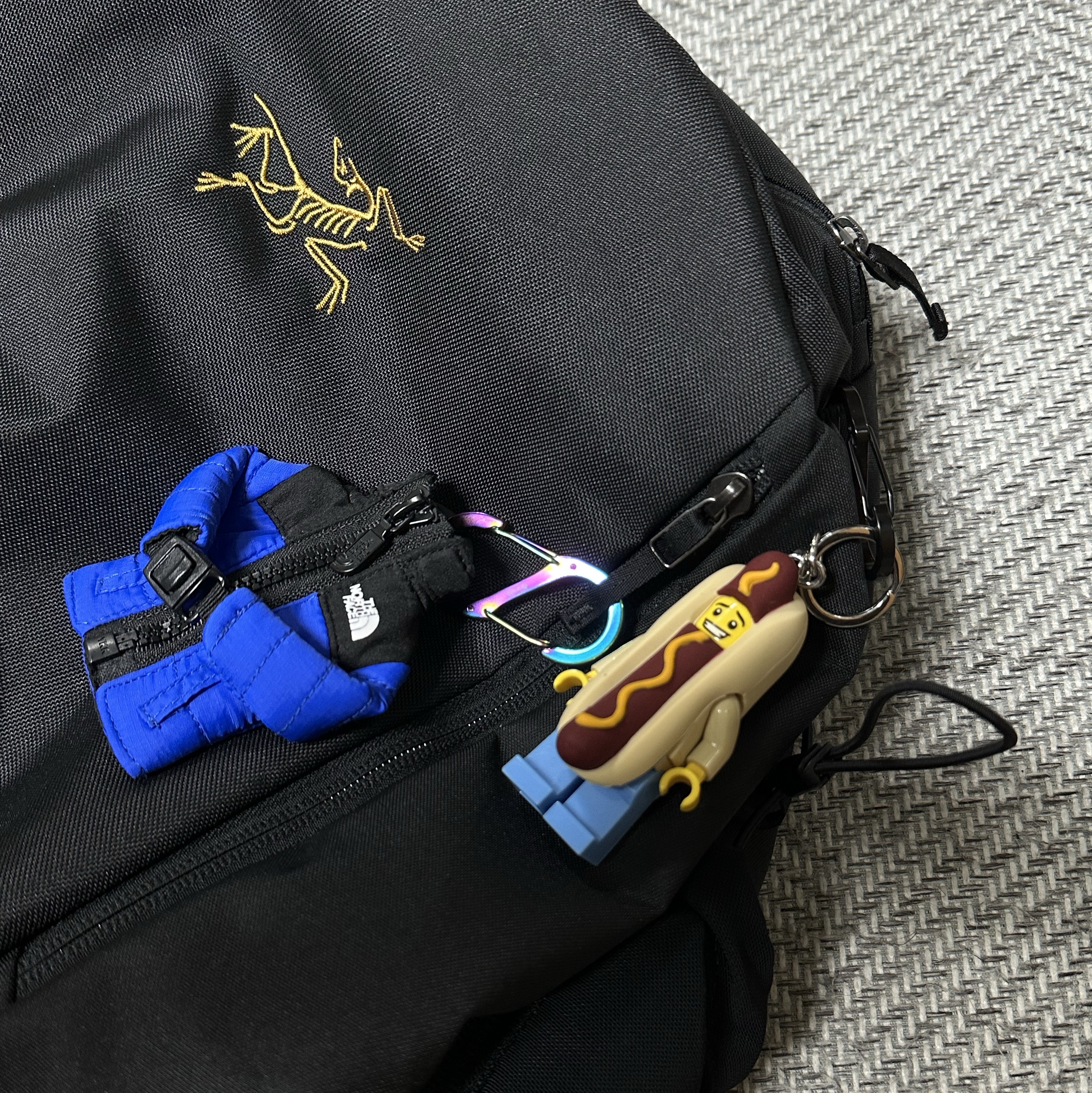 Arc'teryx Mantis 26 Backpack Black 착용 스타일