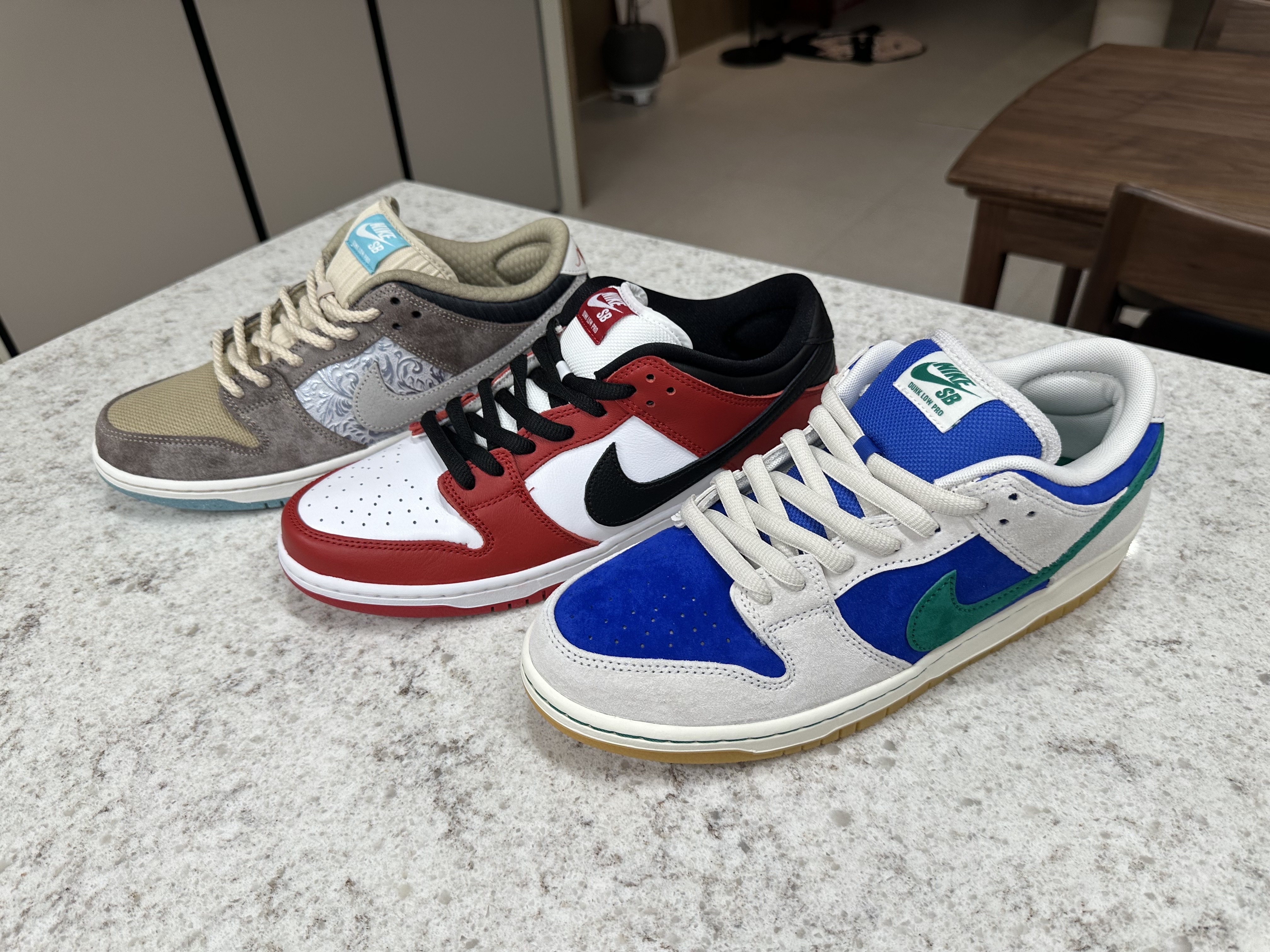 Nike SB Dunk Low Pro Chicago, Nike SB Dunk Low Pro Phantom and Hyper Royal 착용 스타일 - 3