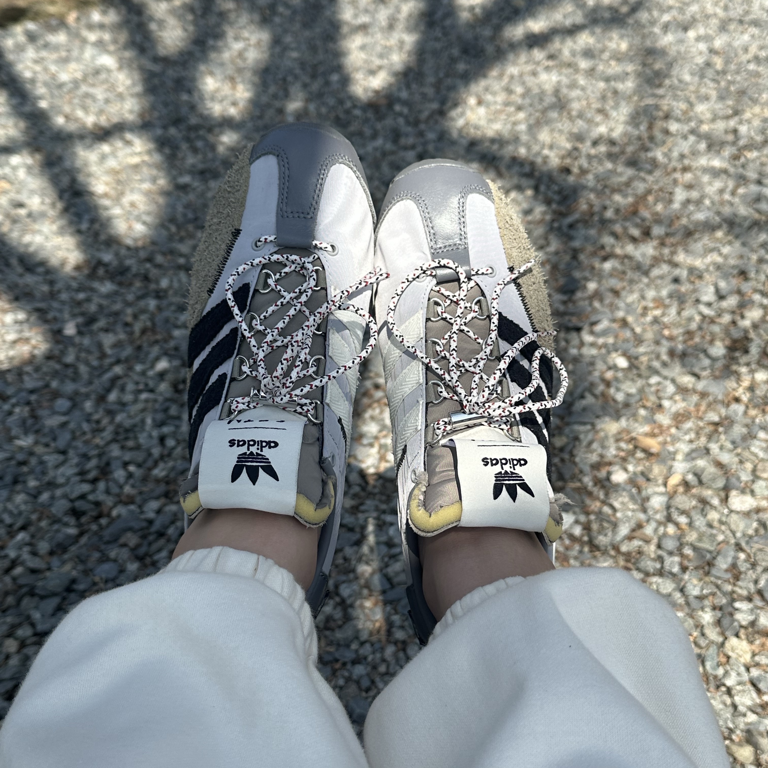 Adidas x Song for the Mute Country OG Core Black Core White, Adidas x Song for the Mute Country OG Grey Two Core Black 착용 스타일 - 4