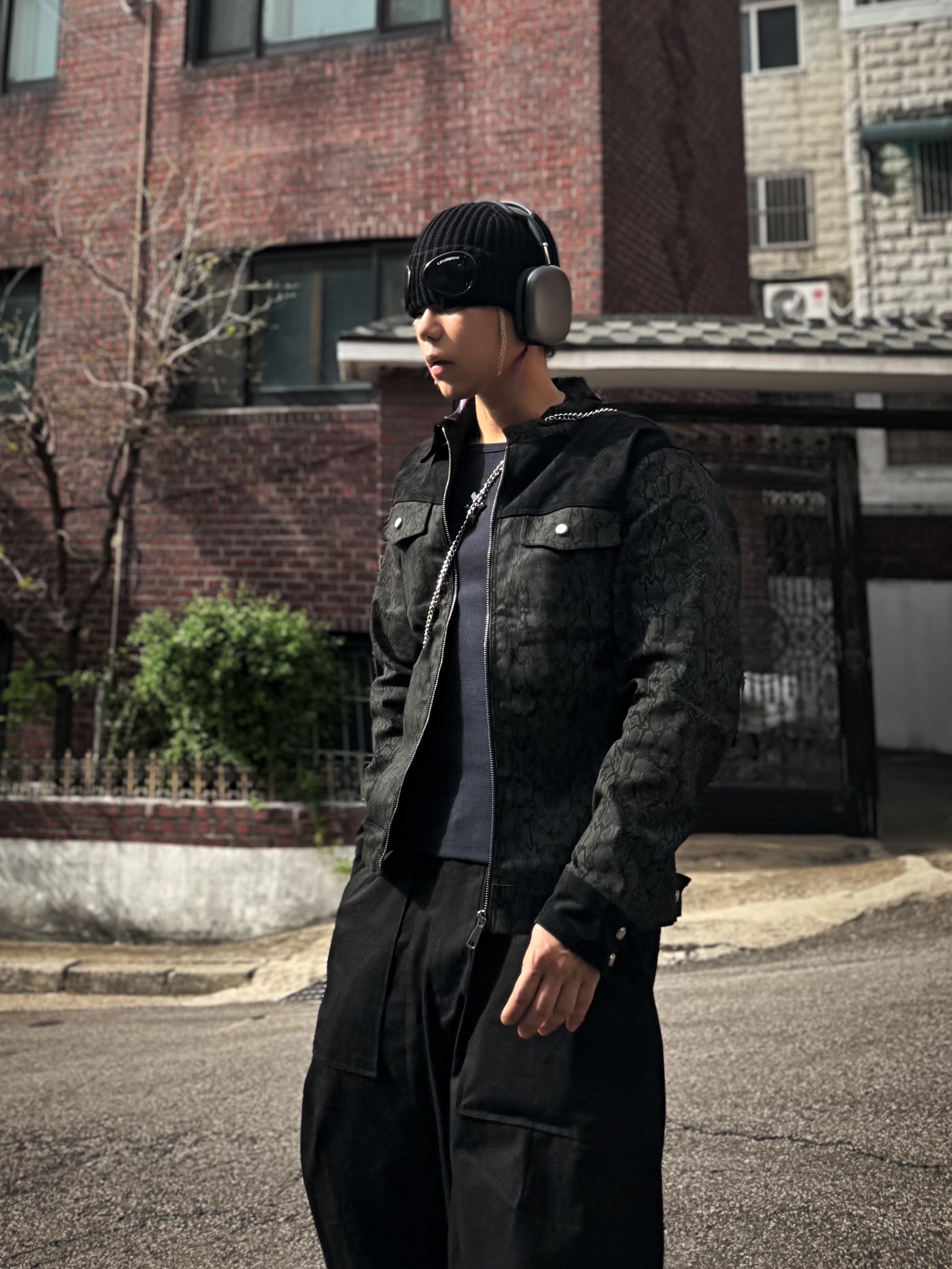 C.P. Company Cotton Goggle Beanie Black - 21SS, Prada Monolith Nuanced Brushed Leather Lace-Up Shoes Black Silver 착용 스타일 - 5