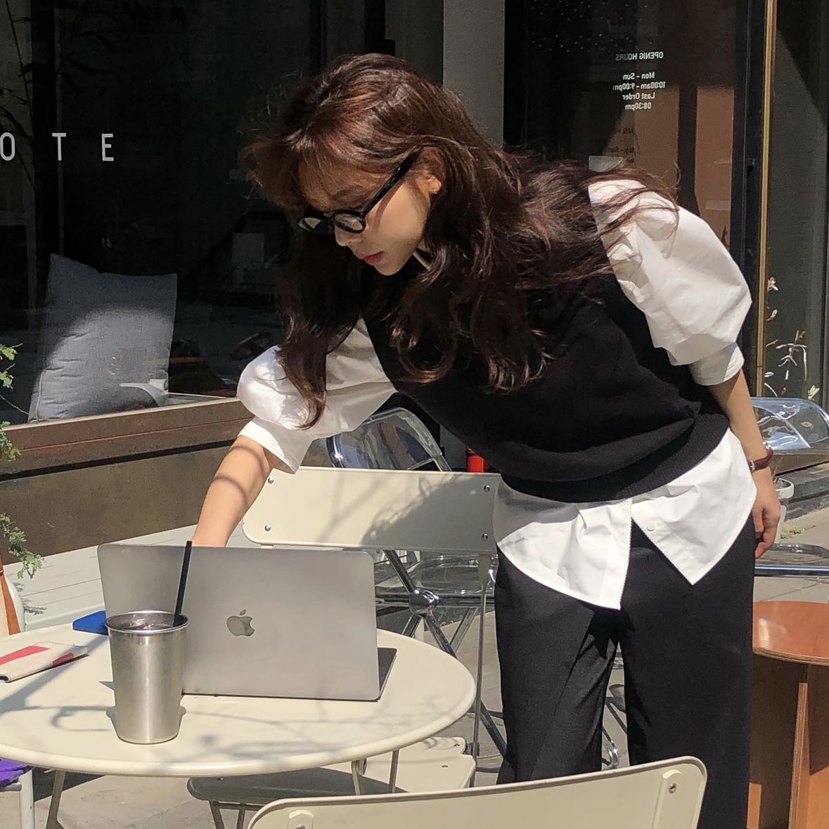 Gentle Monster x Maison Margiela MM111 Black Clear 착용 스타일 - 4