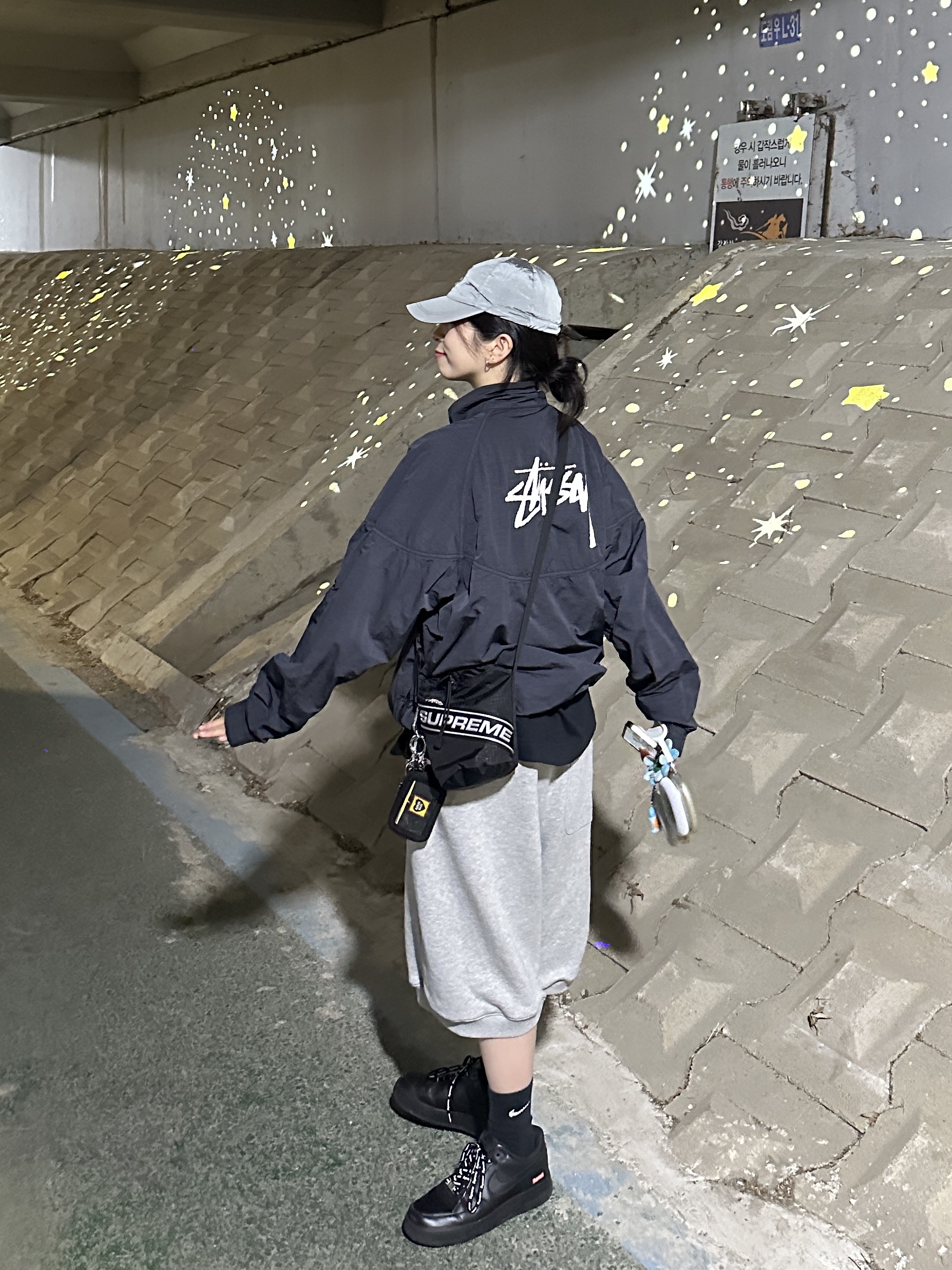Nike x Stussy Windrunner Jacket Off Noir, Stone Island 99576 Nylon Metal 6-Panel Cap Aqua - 22FW 착용 스타일 - 1