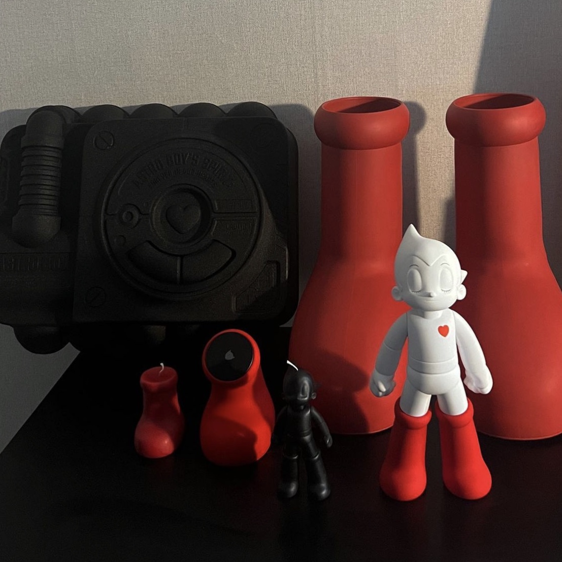 Astroboy Edition Astroboy Special Package Red, Astroboy Edition Astroboy White Figure 착용 스타일