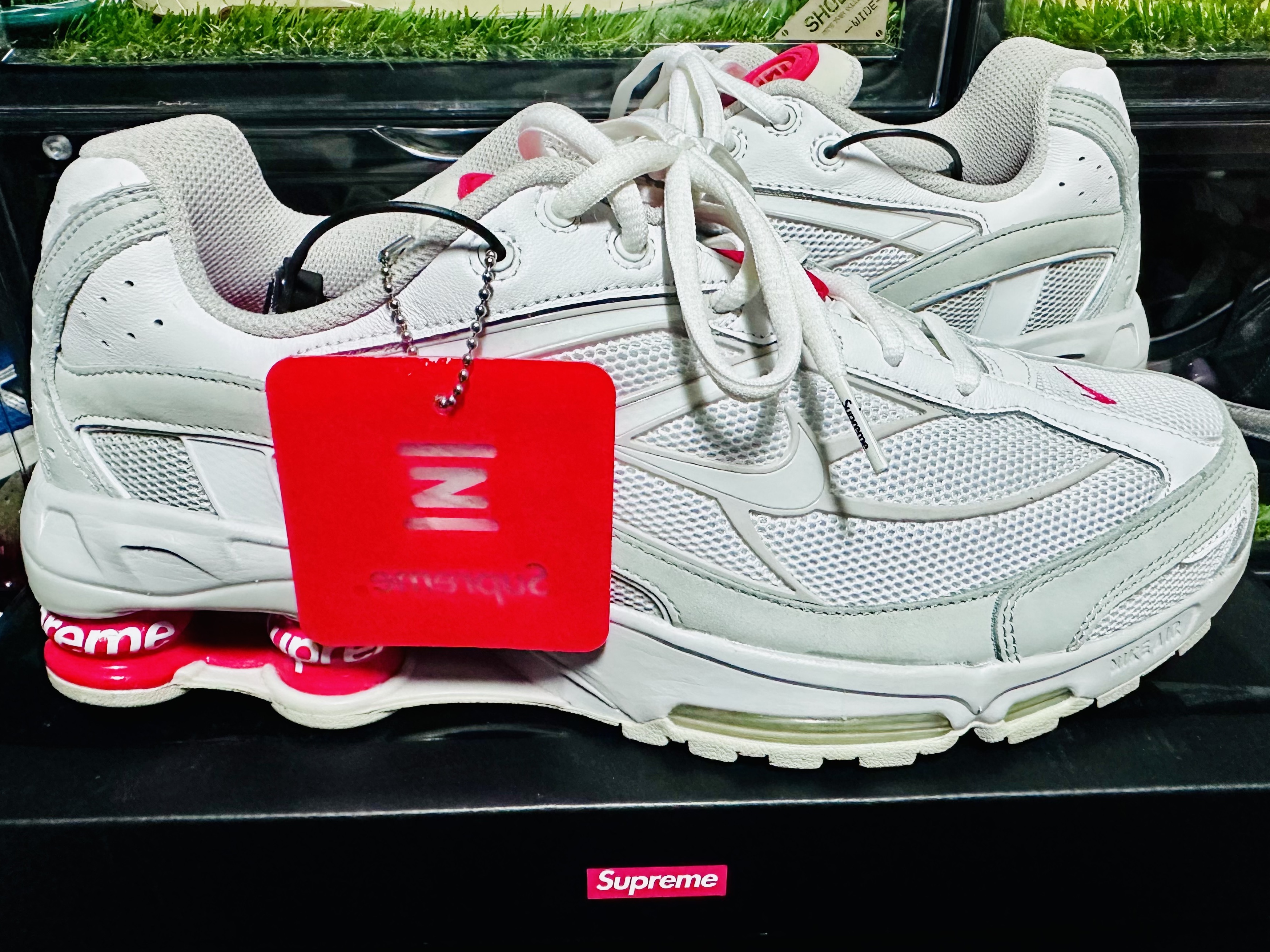 Nike x Supreme Shox Ride 2 SP White 착용 스타일 - 1