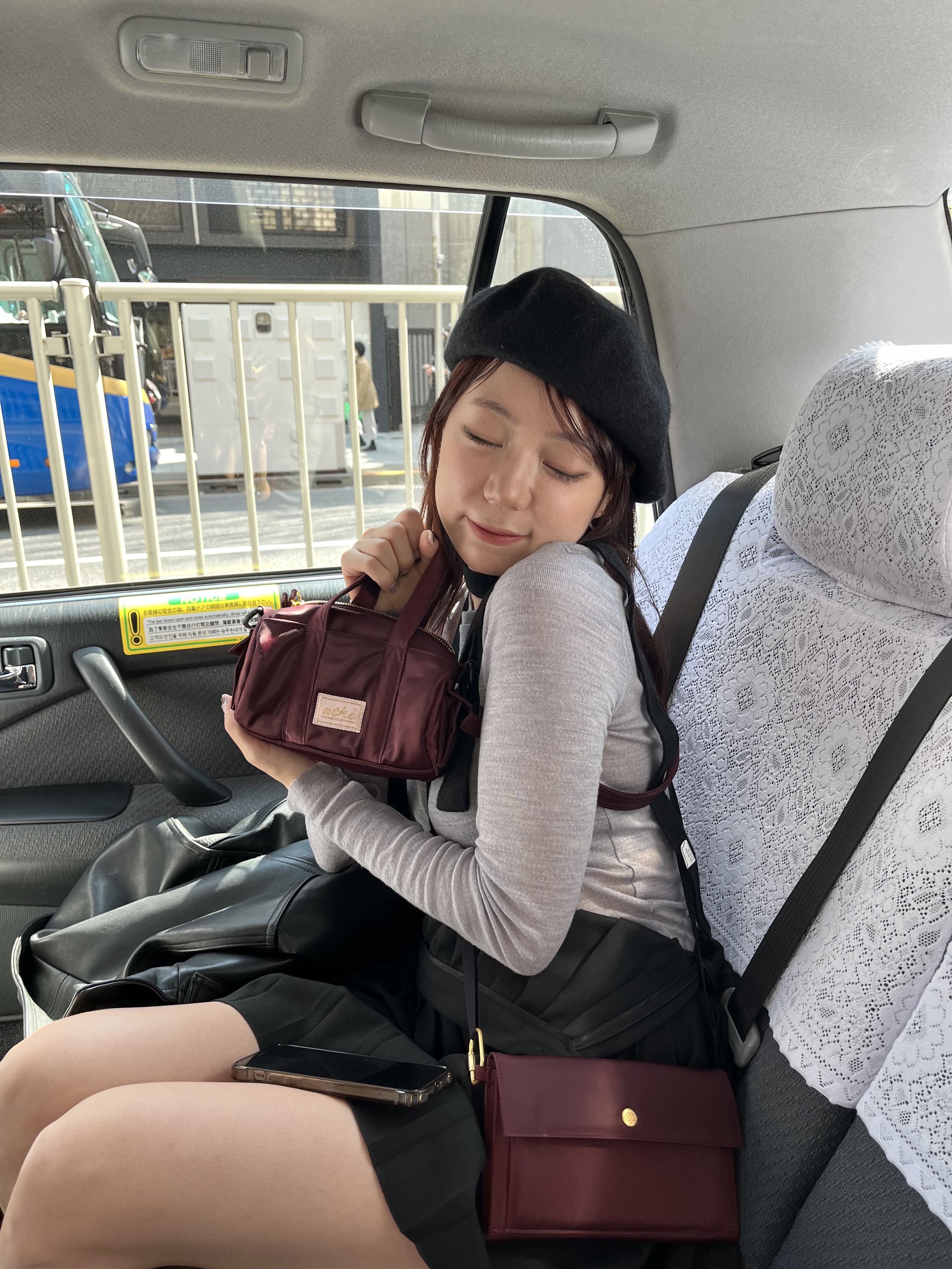 Athe Vanessabruno Jour Mini Cross Bag S Burgundy, Athe Vanessabruno Jour Mini Cross Bag S Black 착용 스타일