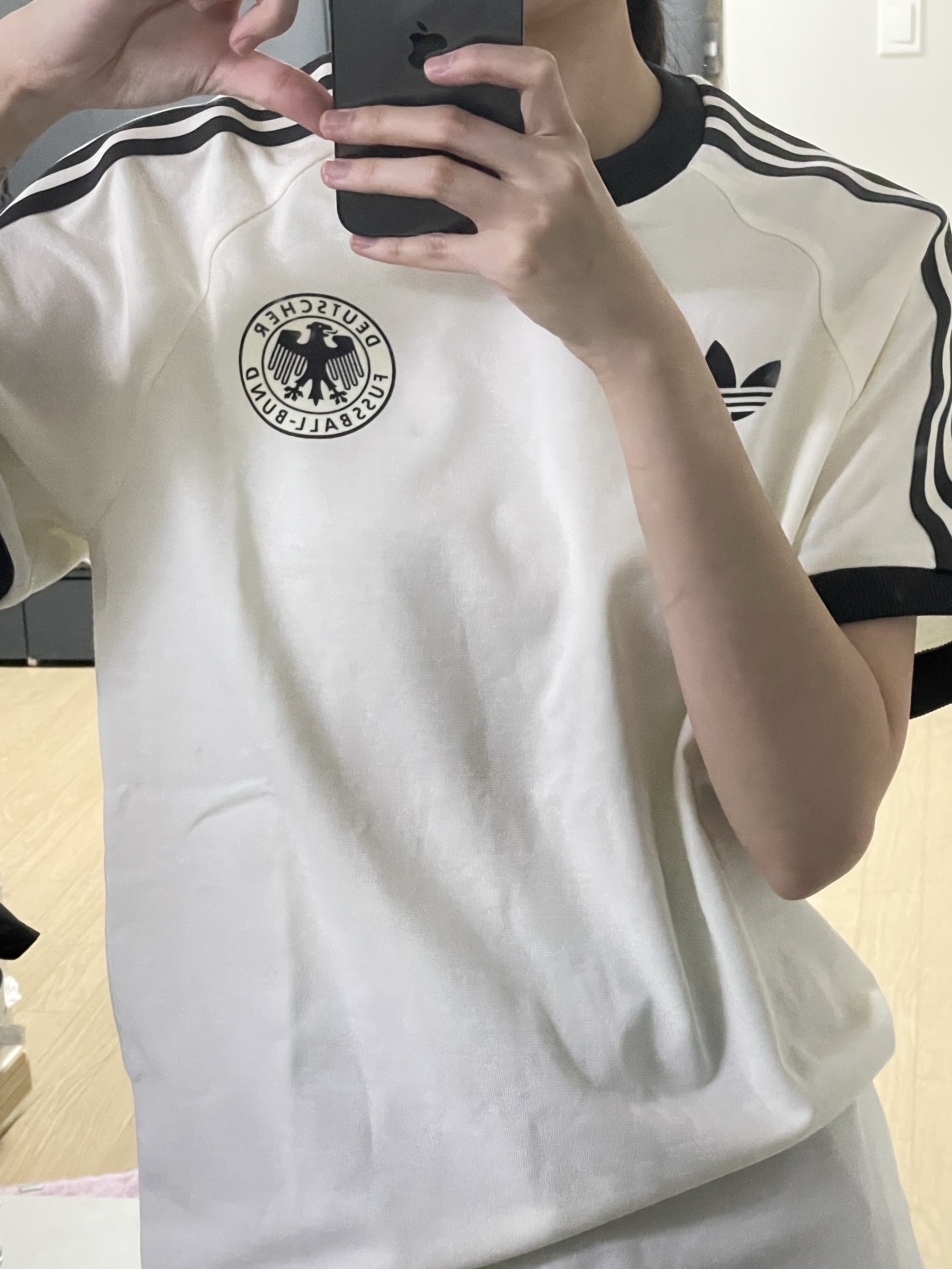 Adidas German Adicolor Classic 3-Stripes T-Shirt Off White - KR Sizing 착용 스타일