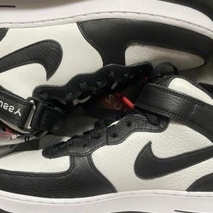 Nike x Stussy Air Force 1 '07 Mid SP Black and Light Bone 착용 스타일