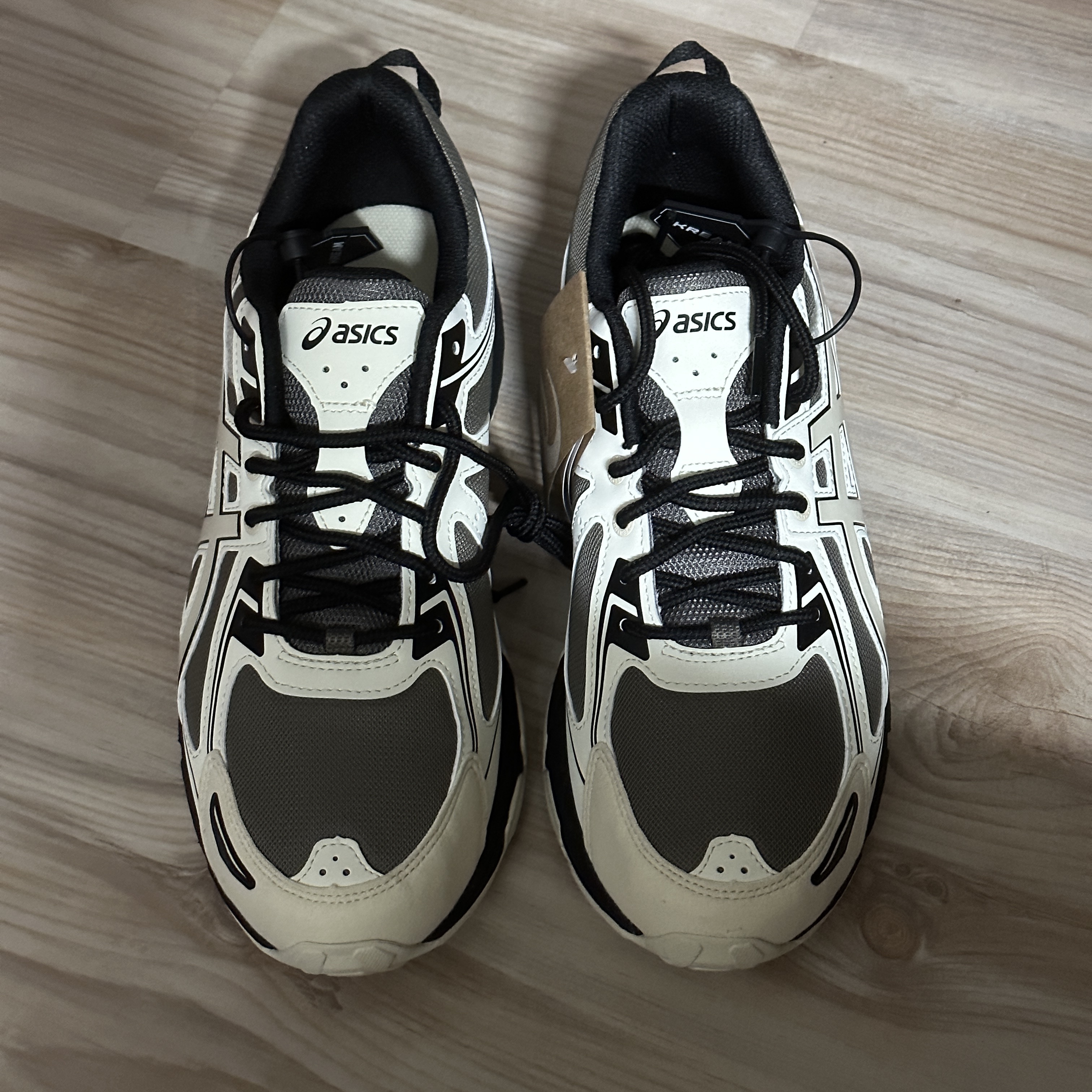 Asics Gel-Venture 6 Mink Vanila 착용 스타일