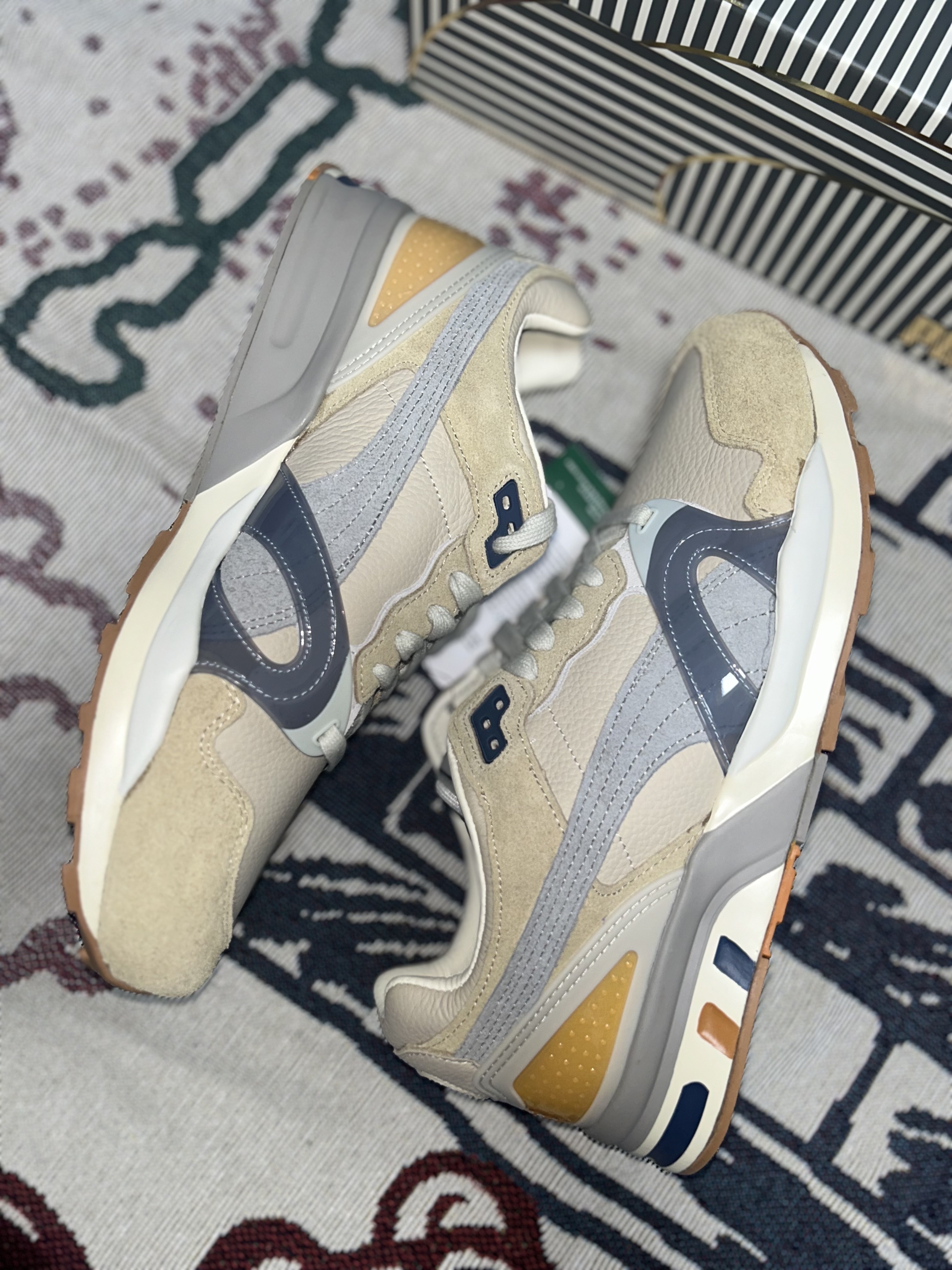 Puma x Rhuigi Trinomic XT-2 Sand Dune Concrete Gray 착용 스타일 - 5
