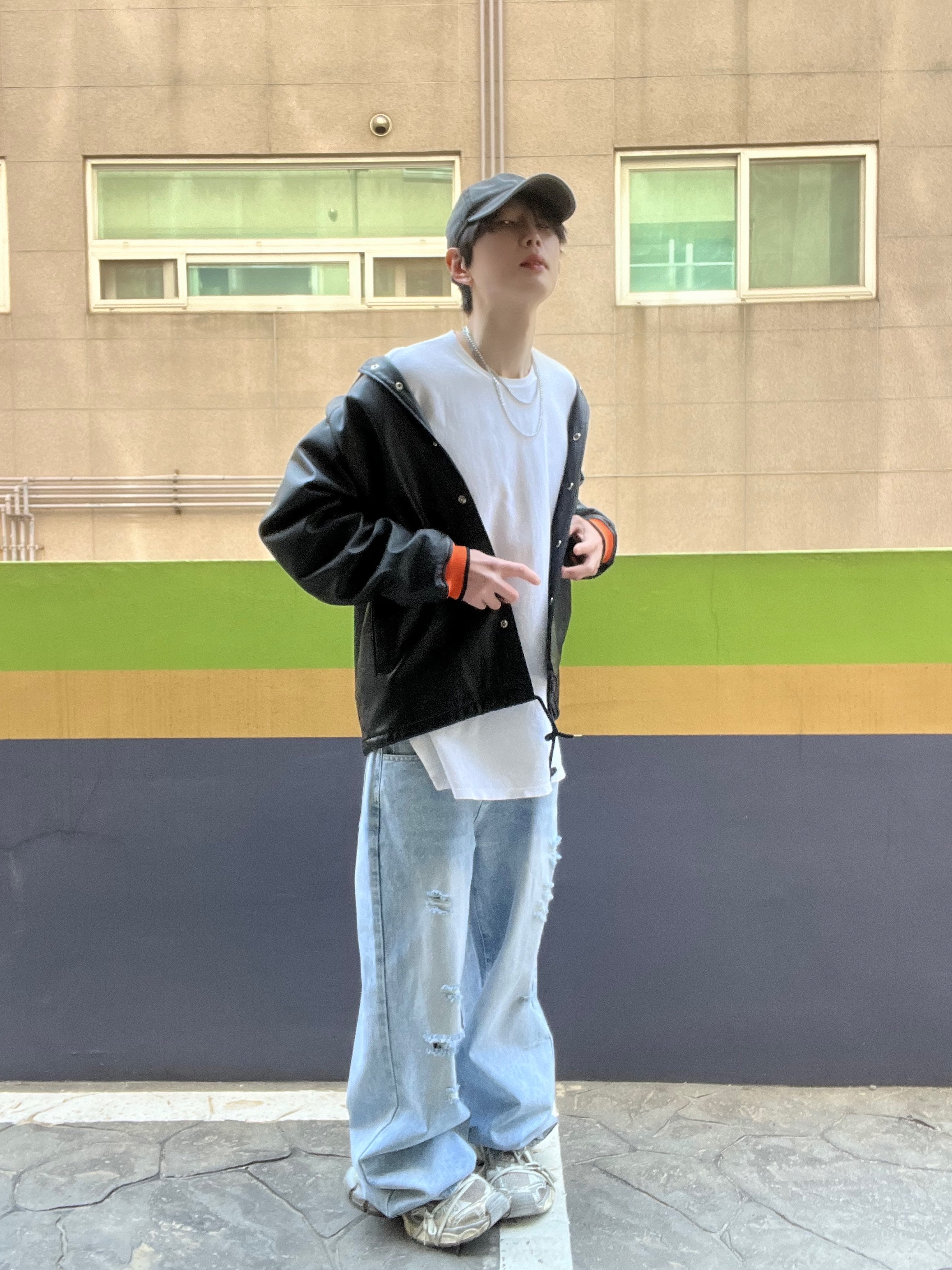 Balenciaga 3XL Sneakers Light Beige 착용 스타일 - 1