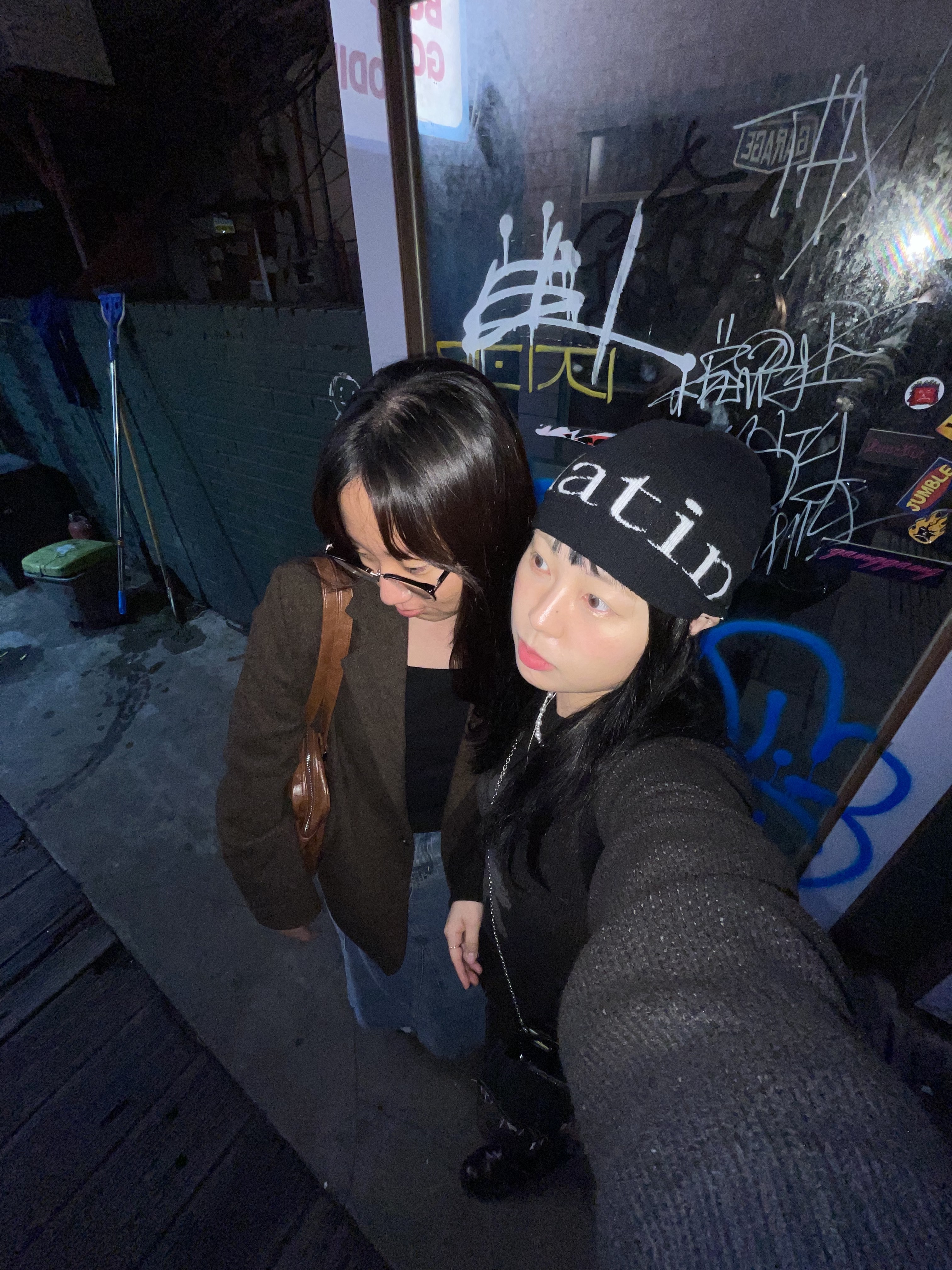 Matin Kim Logo Jacquard Short Beanie Black 착용 스타일 - 5