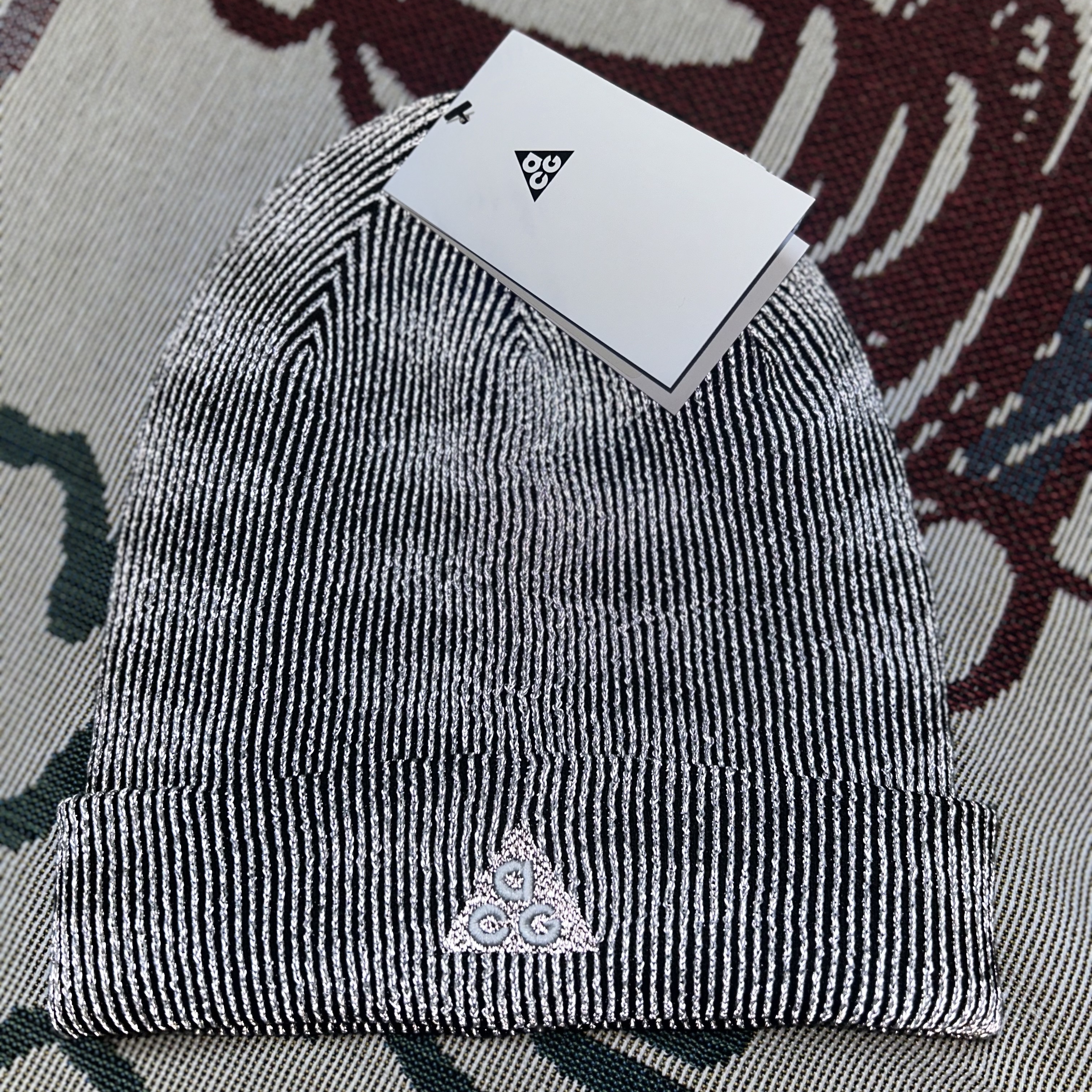 Nike ACG Beanie Black White 착용 스타일 - 3