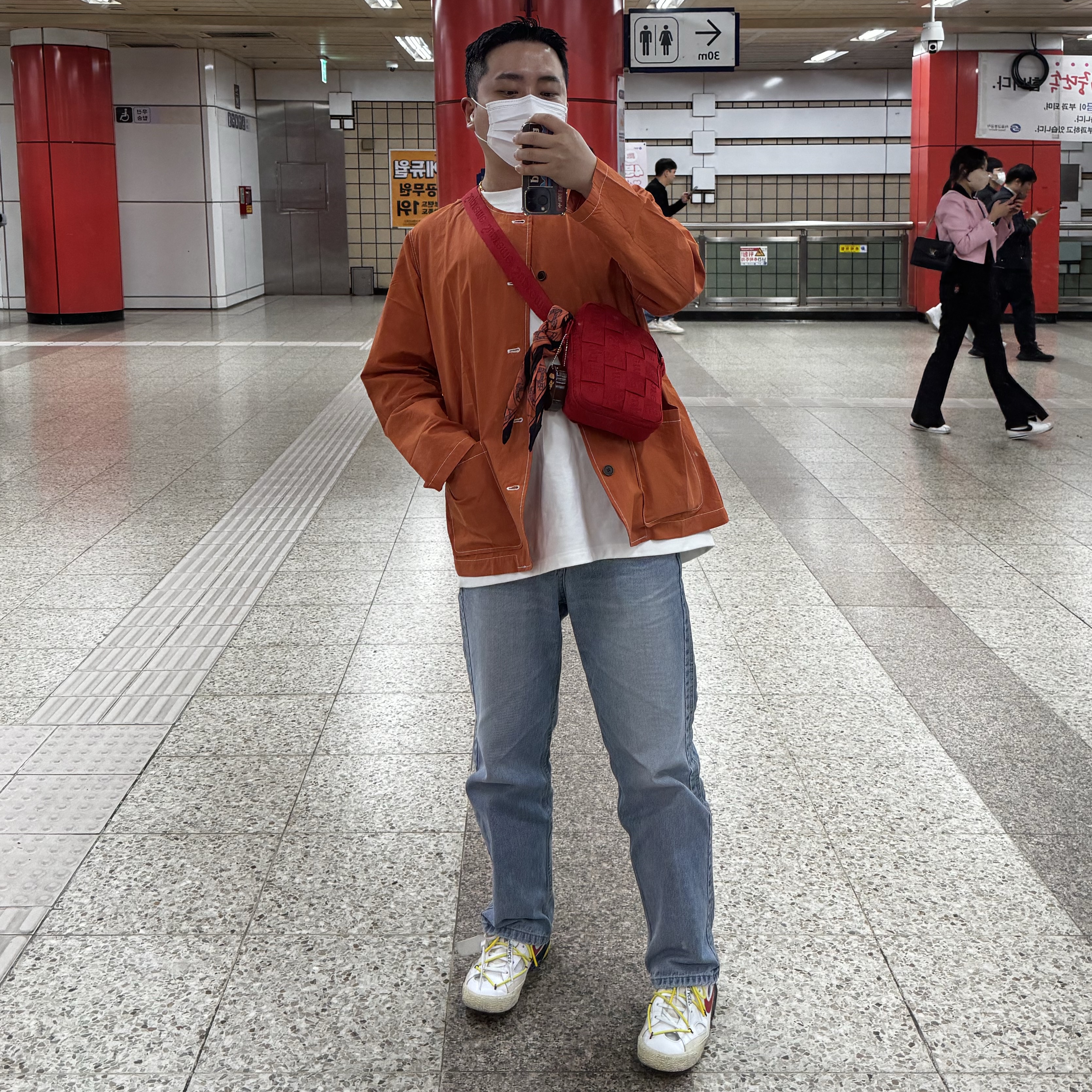 Nike x Off-White Blazer Low '77 White and University Red, BAPE Ape Head Keychain (Vinyl Acetate) 착용 스타일
