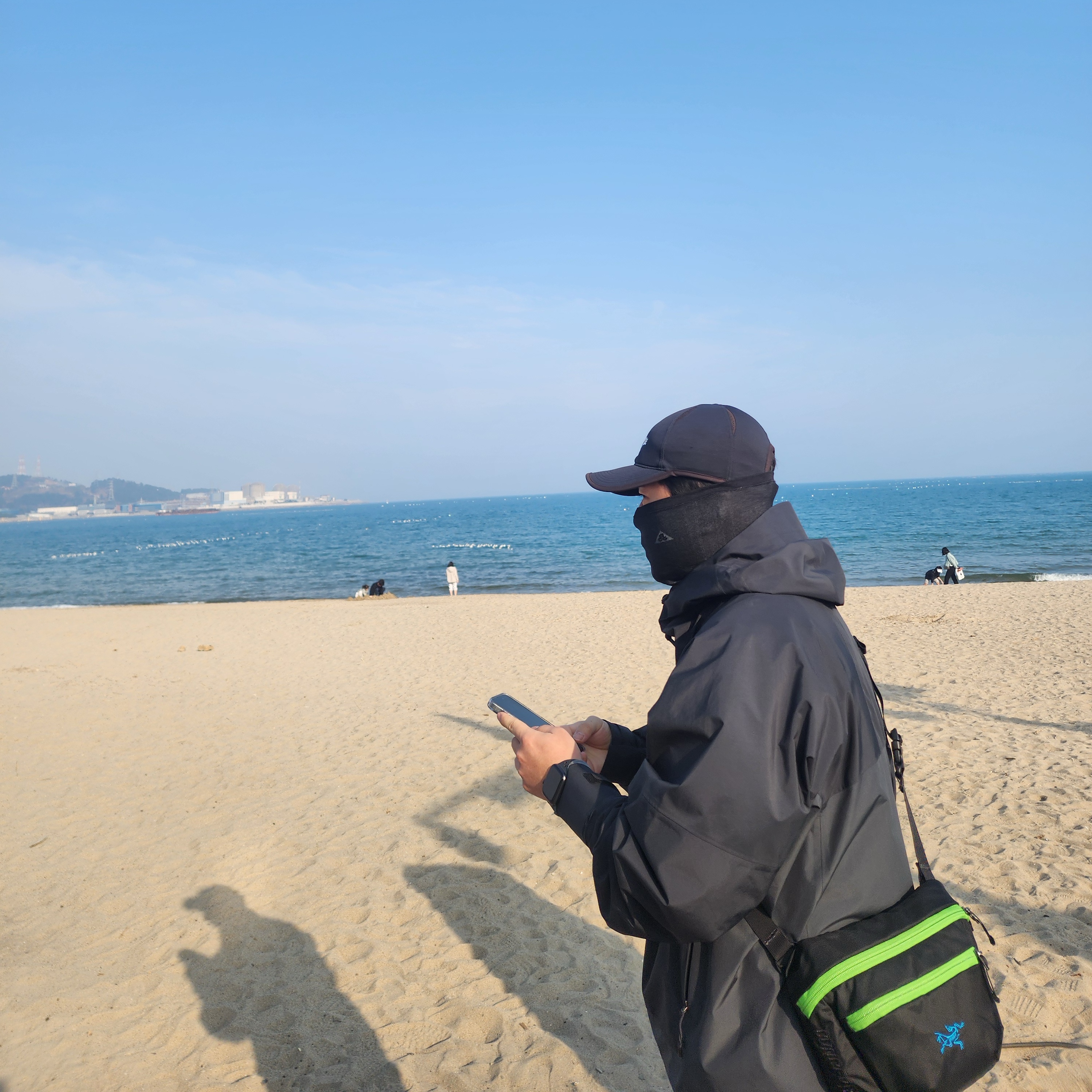 Arc'teryx x Concepts Maka 2 Waistpack Black, Nike ACG Storm-Fit ADV Cascade Rains Full Zip Shell Jacket Off Noir - Asia 착용 스타일