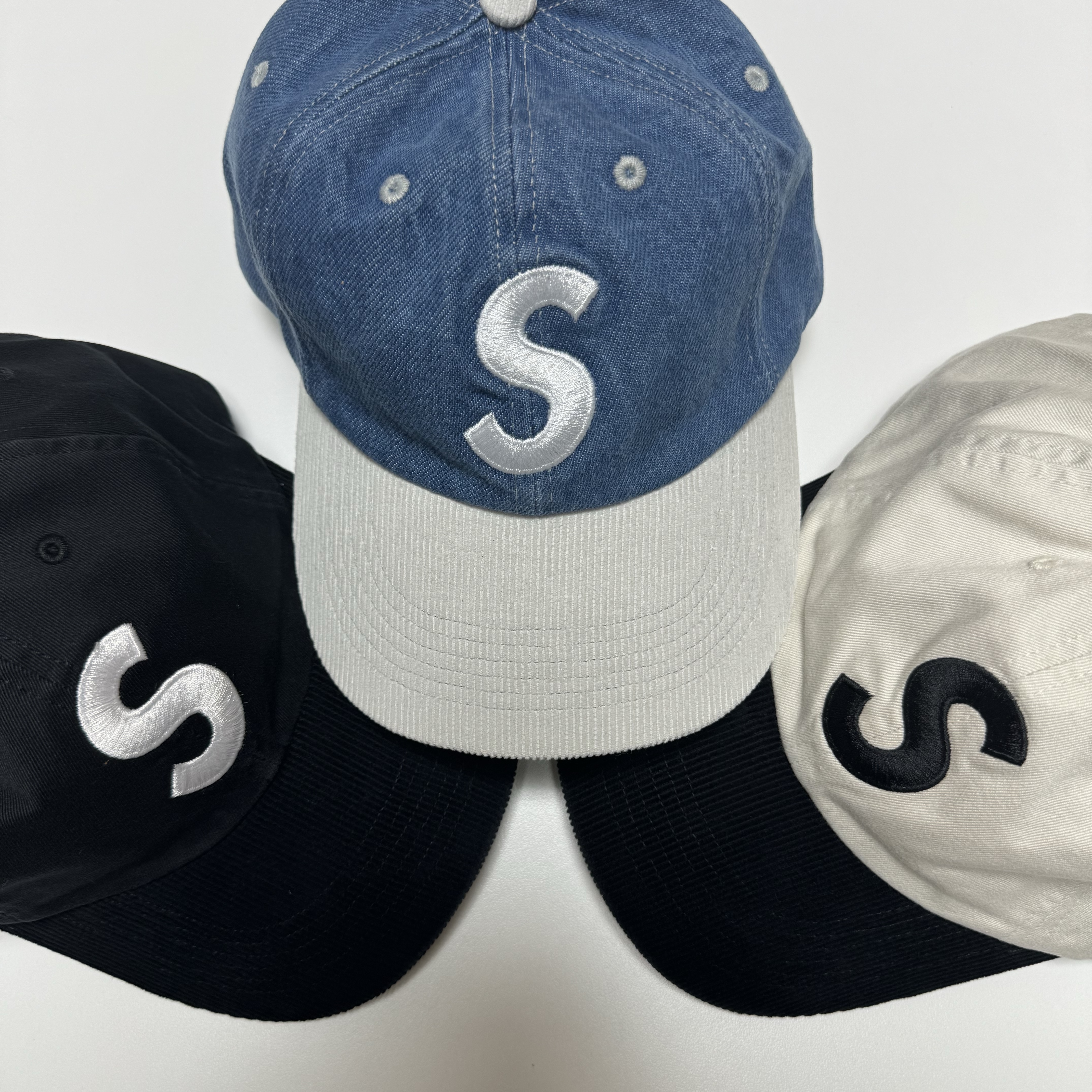 Supreme 2-Tone S Logo 6-Panel Black - 24SS, Supreme 2-Tone S Logo 6-Panel Stone - 24SS 착용 스타일 - 2
