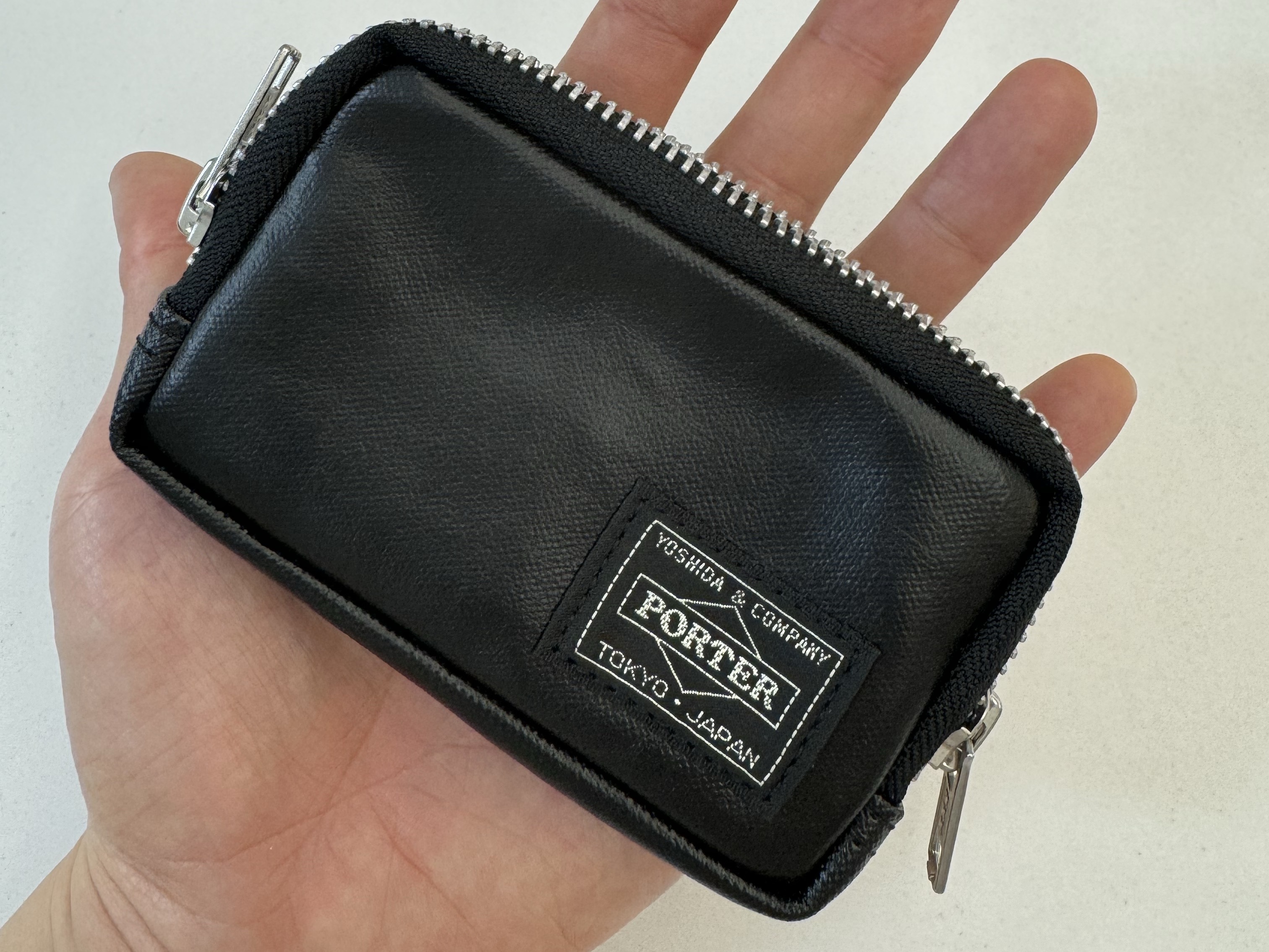 Porter Freestyle Multi Coin Case Black 착용 스타일 - 2