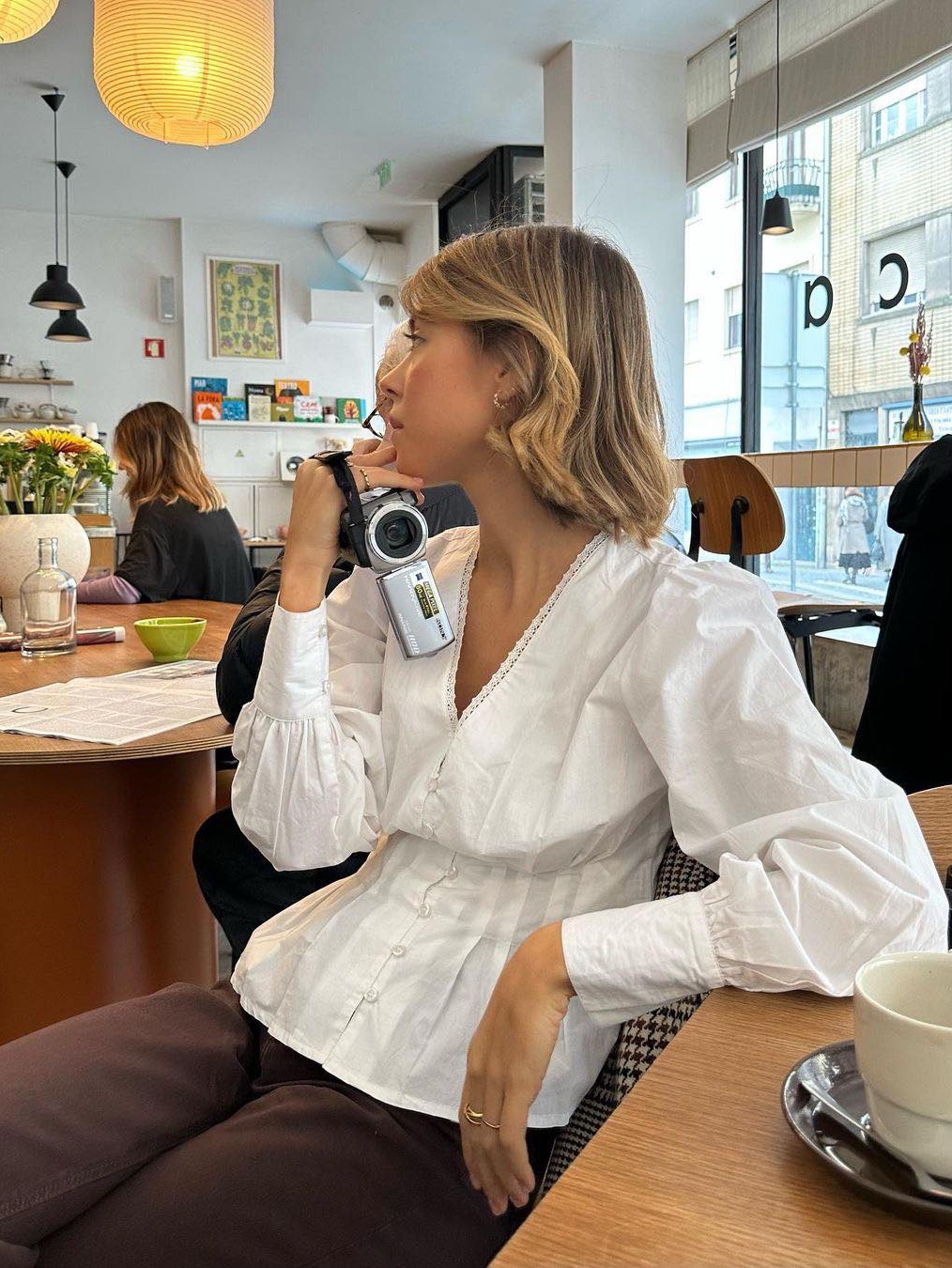 (W) Ganni Cotton Poplin Blouse Bright White, (W) Ganni Cotton Poplin Tie String Peplum Blouse Bright White 착용 스타일 - 6