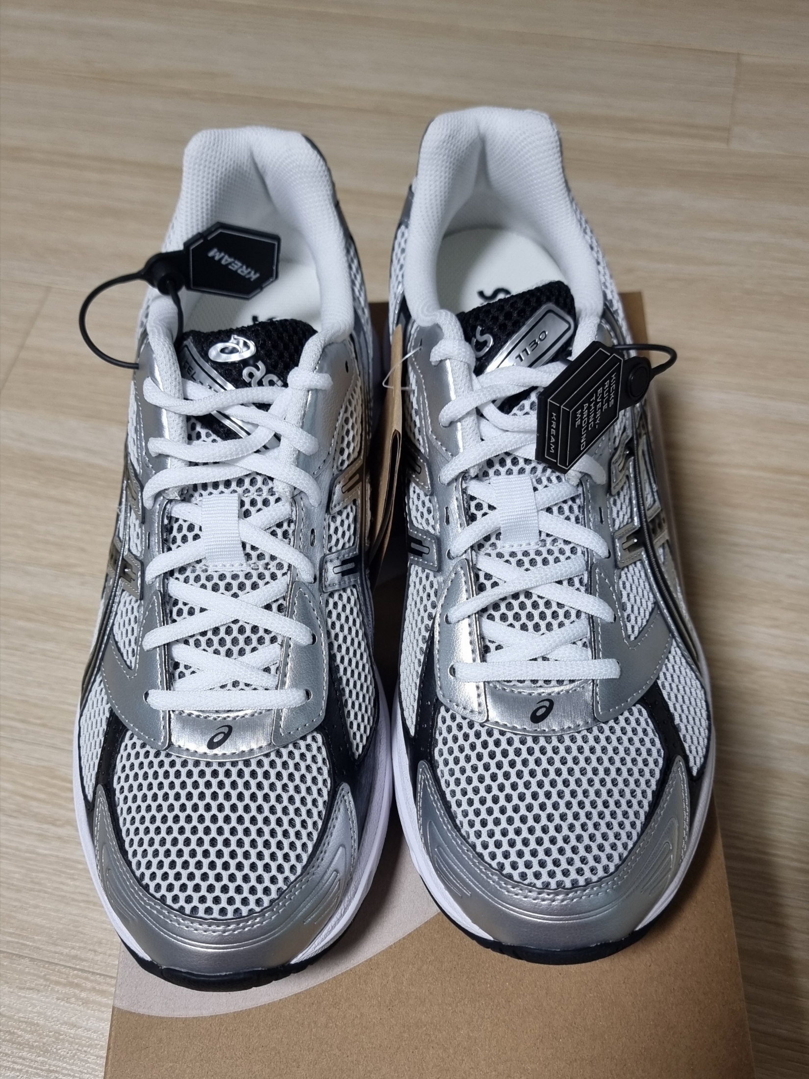 Asics Gel-1130 White Black 착용 스타일 - 1