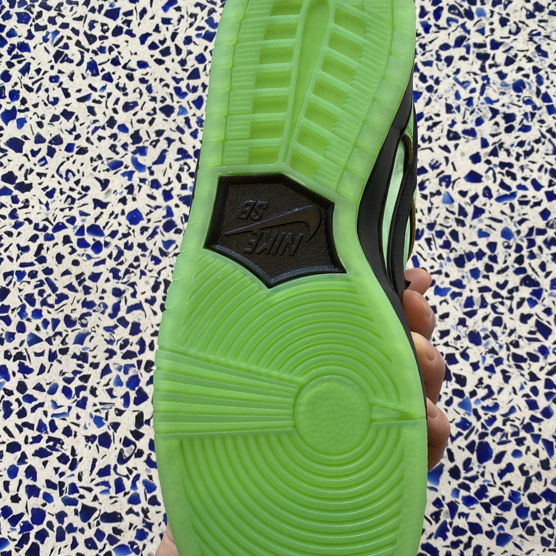 Nike x The Powerpuff Girls SB Dunk Low Pro QS Buttercup 착용 스타일 - 5