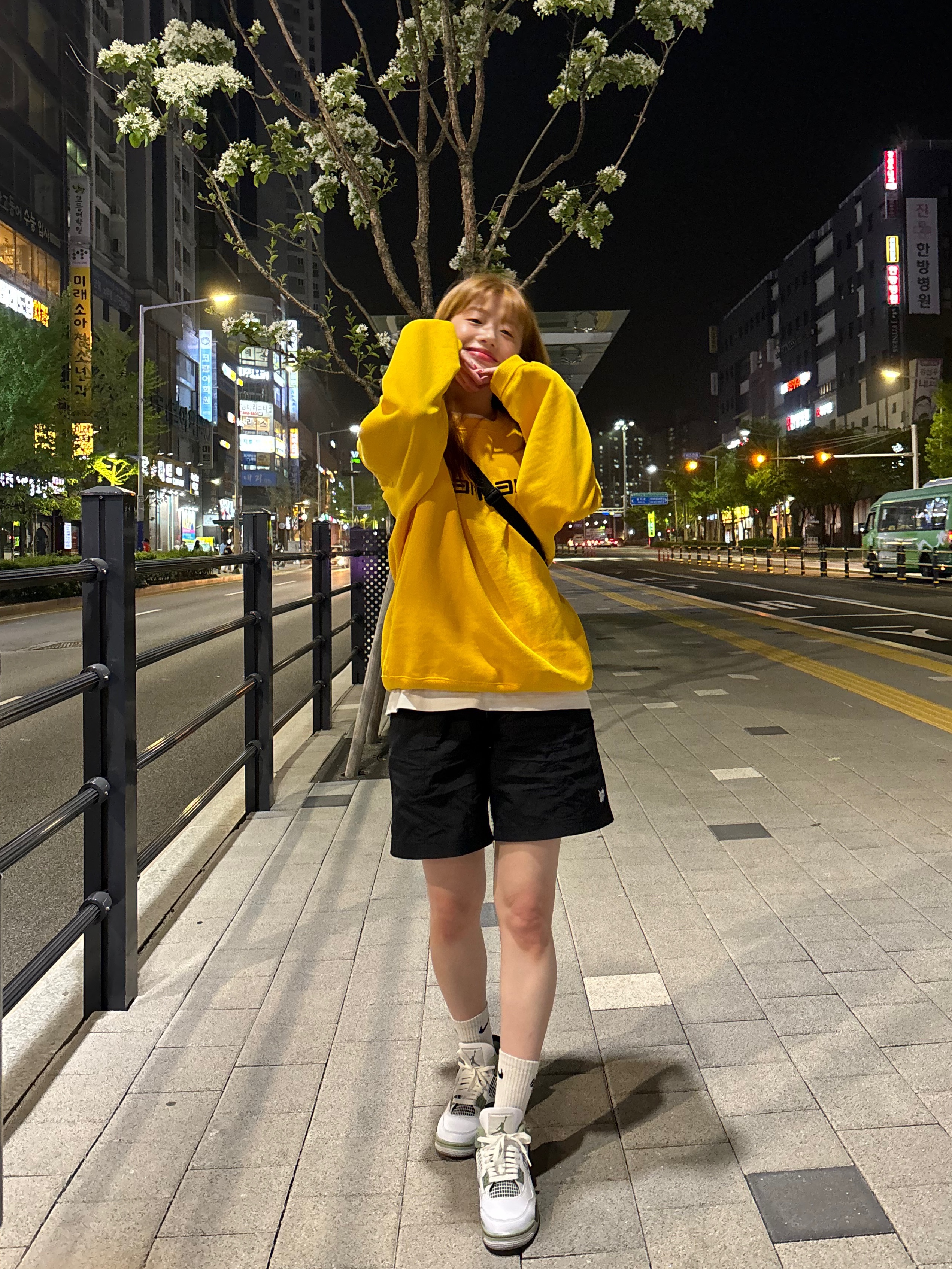 (W) Jordan 4 Retro Oil Green 착용 스타일 - 3