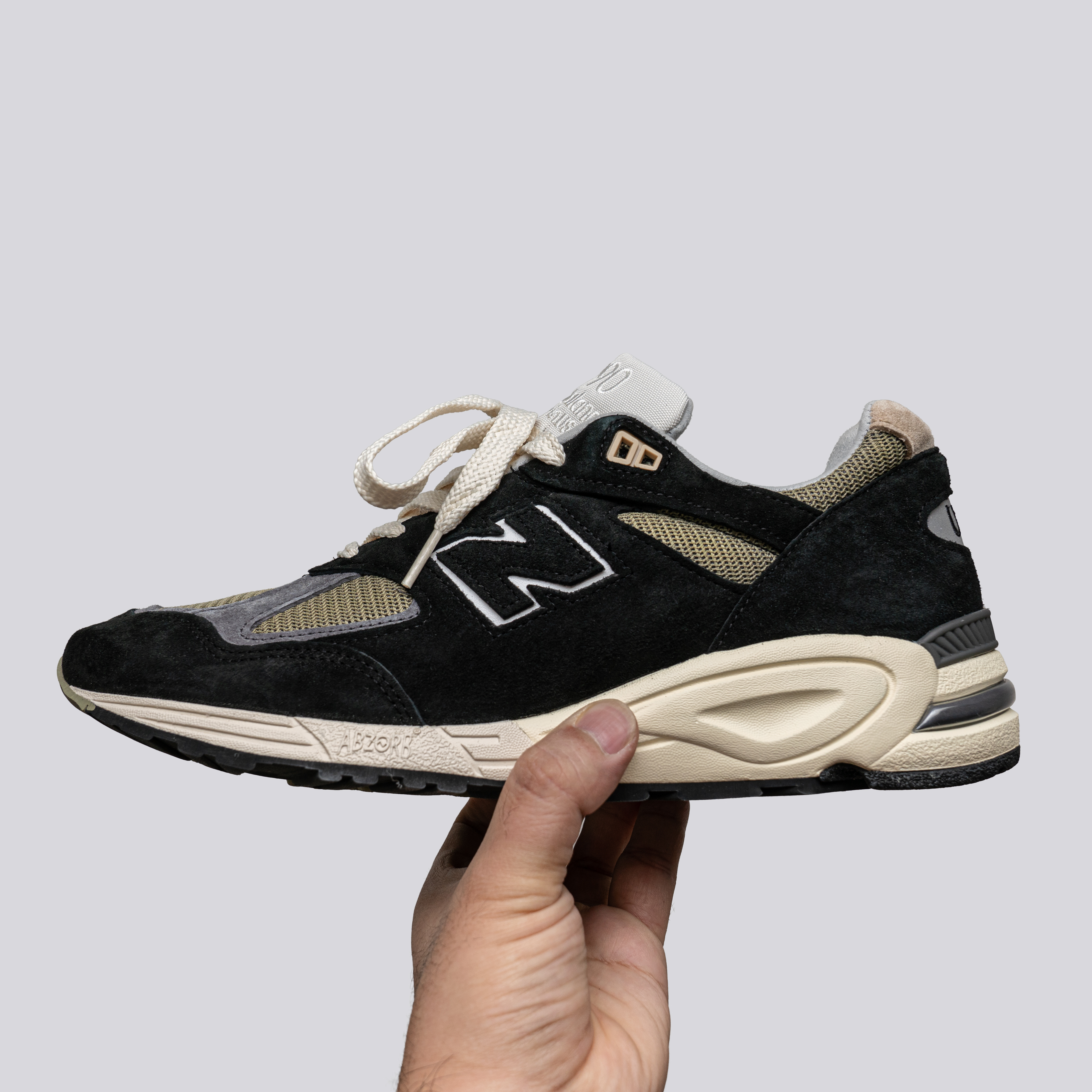 New Balance 990v2 Made in USA Black True camo 착용 스타일