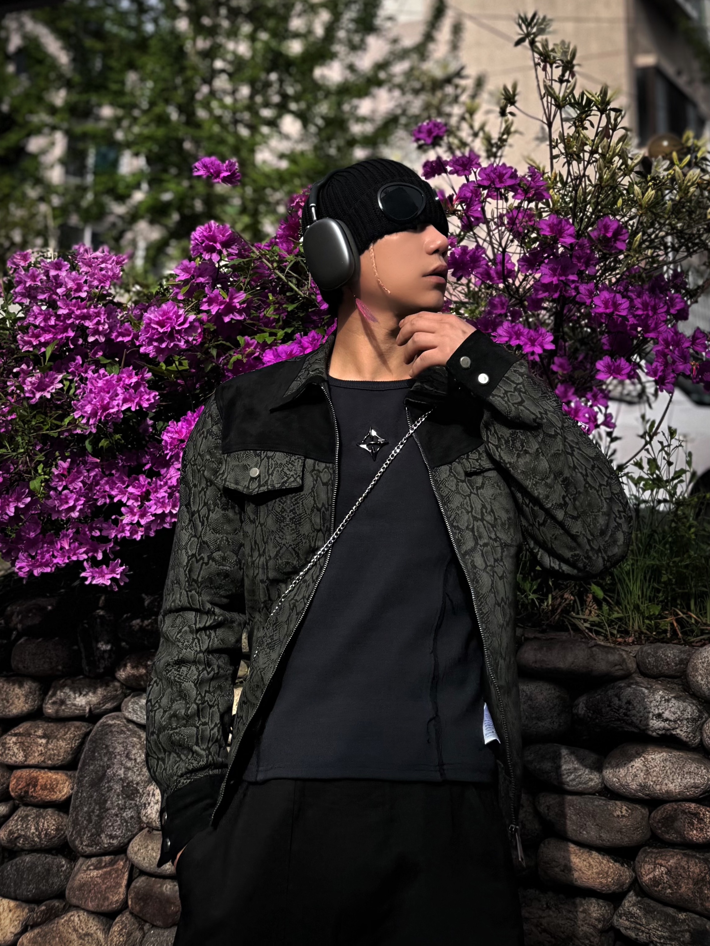 C.P. Company Cotton Goggle Beanie Black - 21SS, Prada Monolith Nuanced Brushed Leather Lace-Up Shoes Black Silver 착용 스타일 - 4