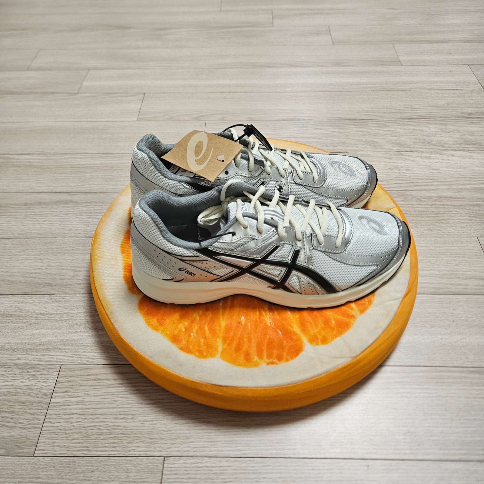 Asics Jog 100 S White Black - 2E Wide 착용 스타일 - 4
