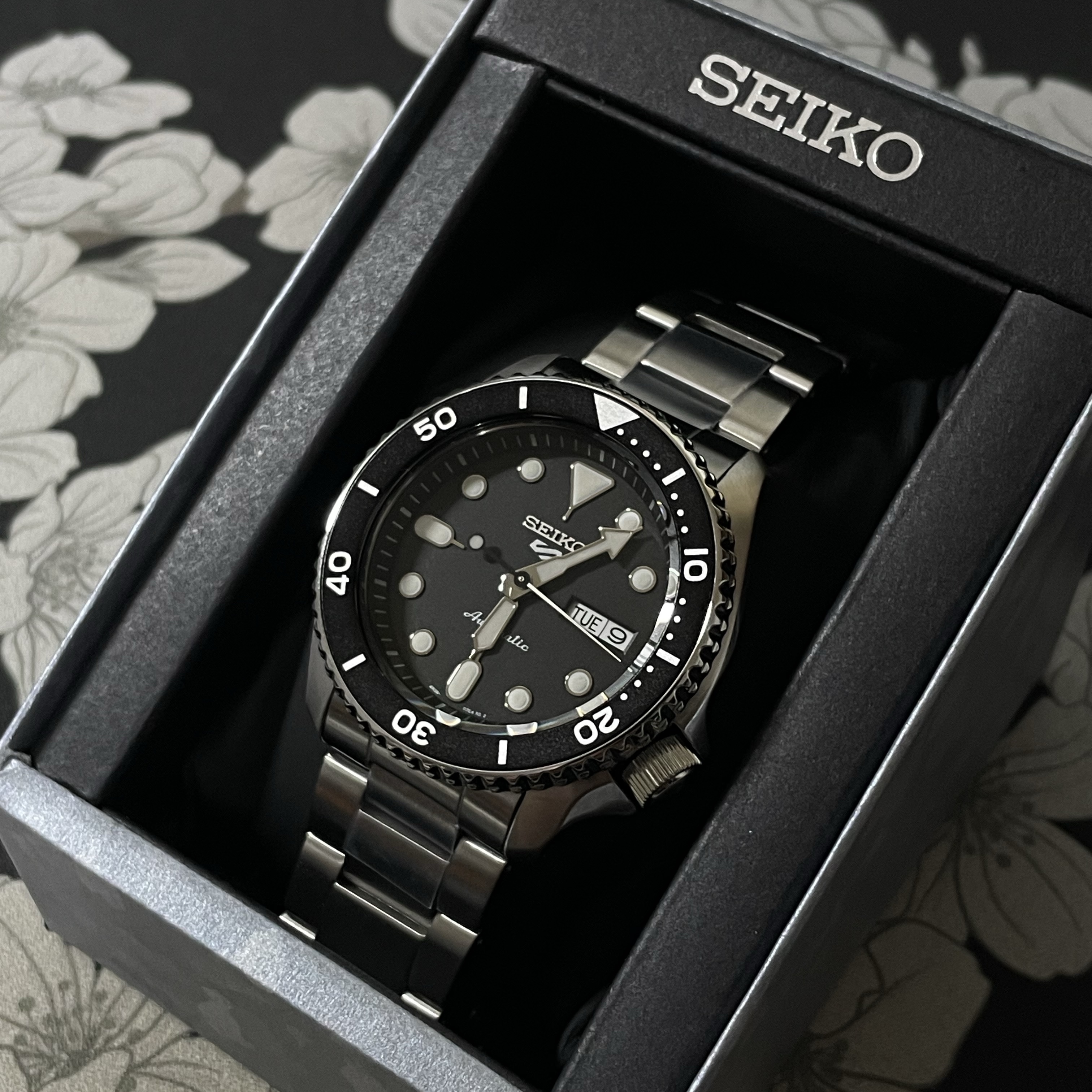 Seiko 5 SRPD55K1 42.5mm Black 착용 스타일
