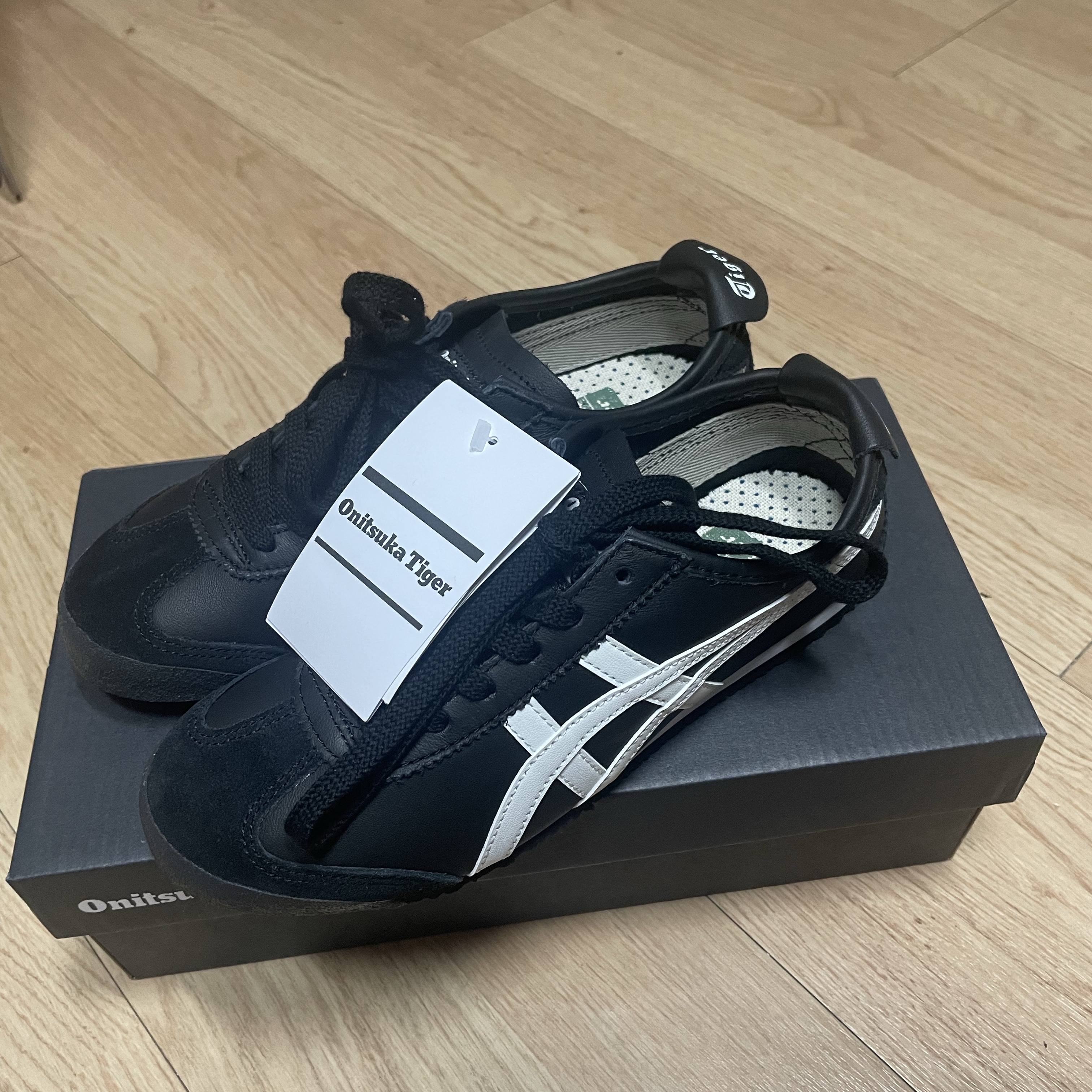 Onitsuka Tiger Mexico 66 Black White 착용 스타일
