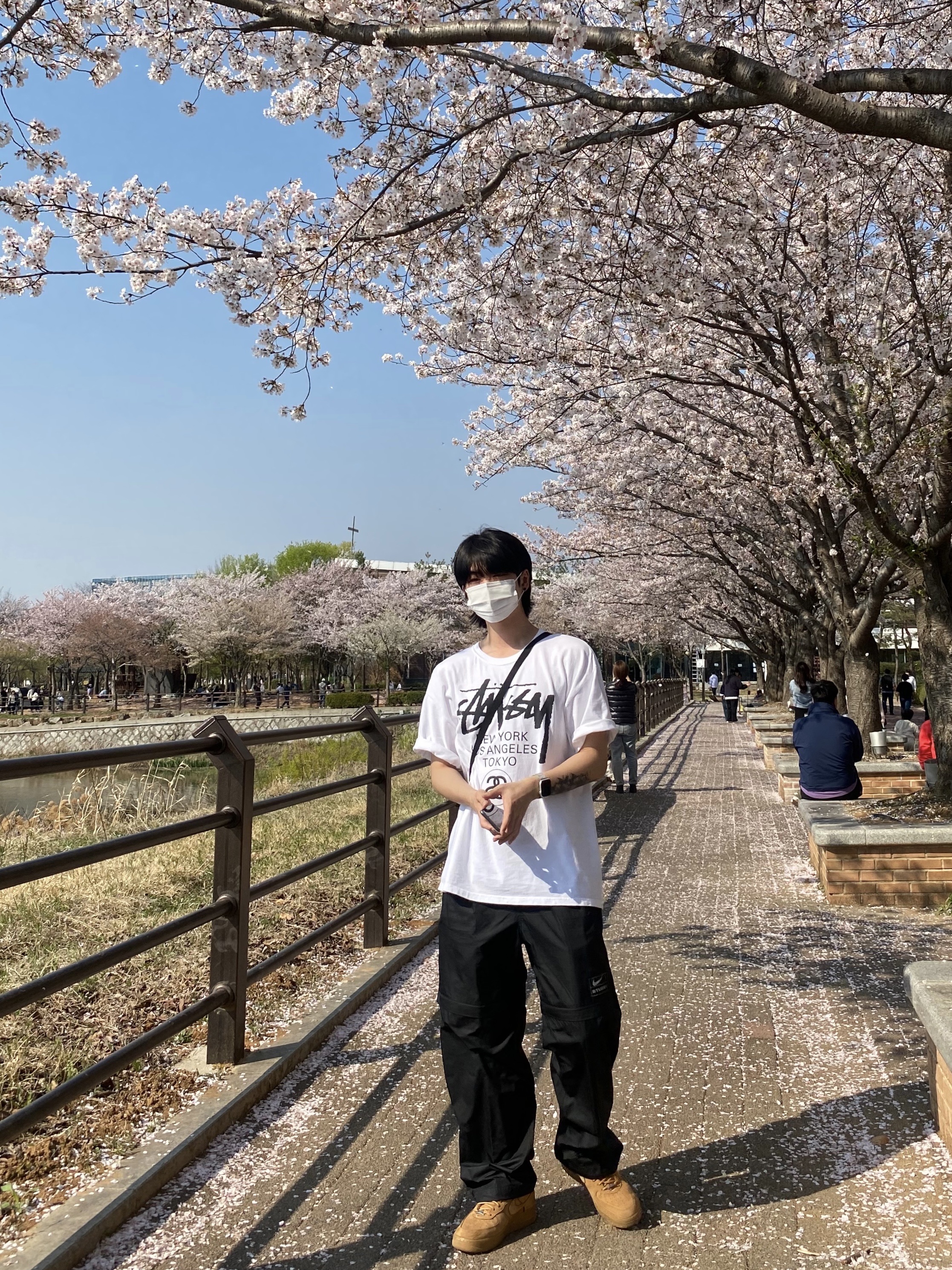 Stussy World Tour T-Shirt White, Nike x Stussy NRG FL Storm-Fit Pants Black (DO7171-010) 착용 스타일 - 2