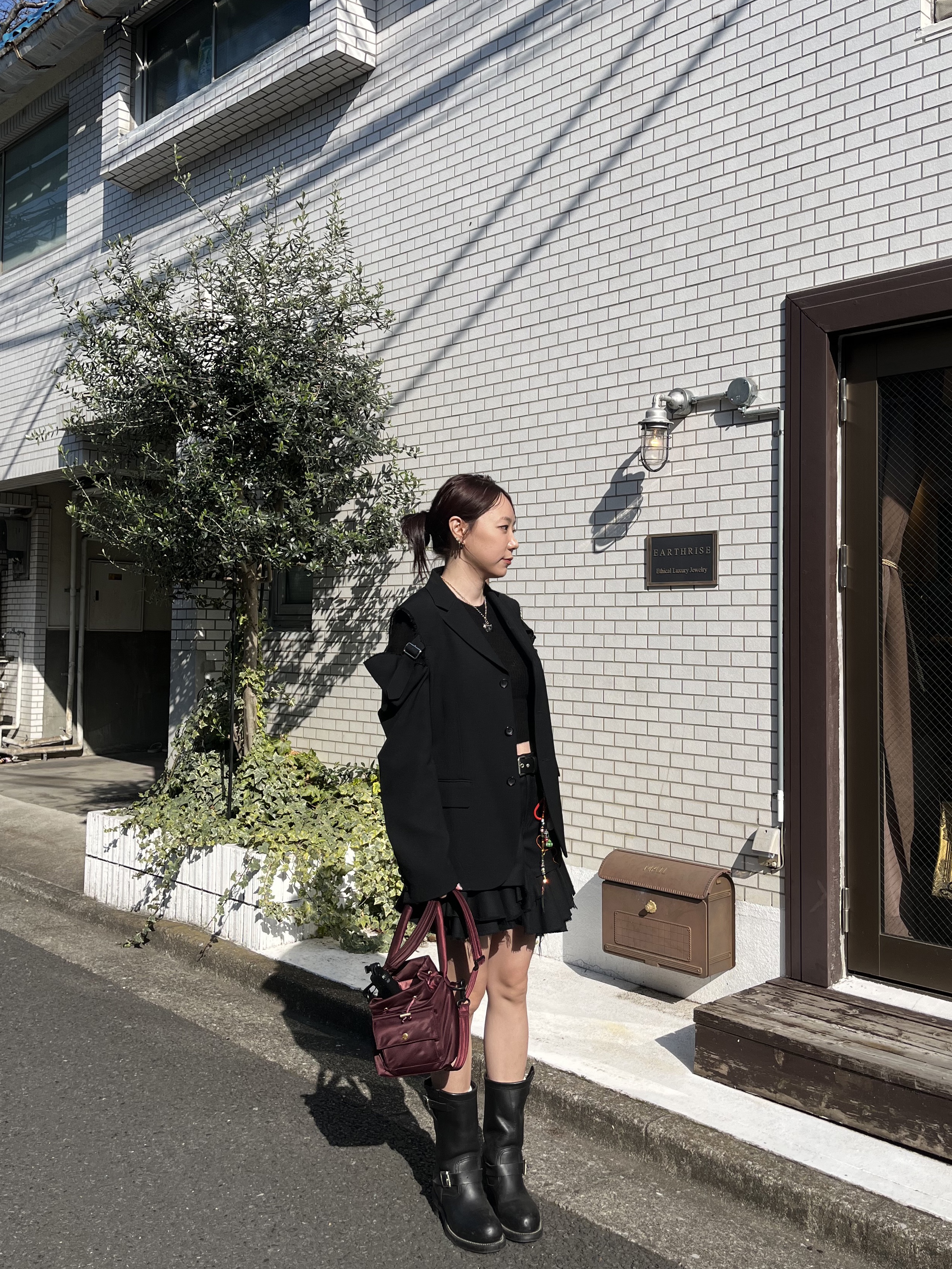 Athe Vanessabruno Jour Cross Bag M Burgundy, Athe Vanessabruno Jour Cross Bag M Black 착용 스타일