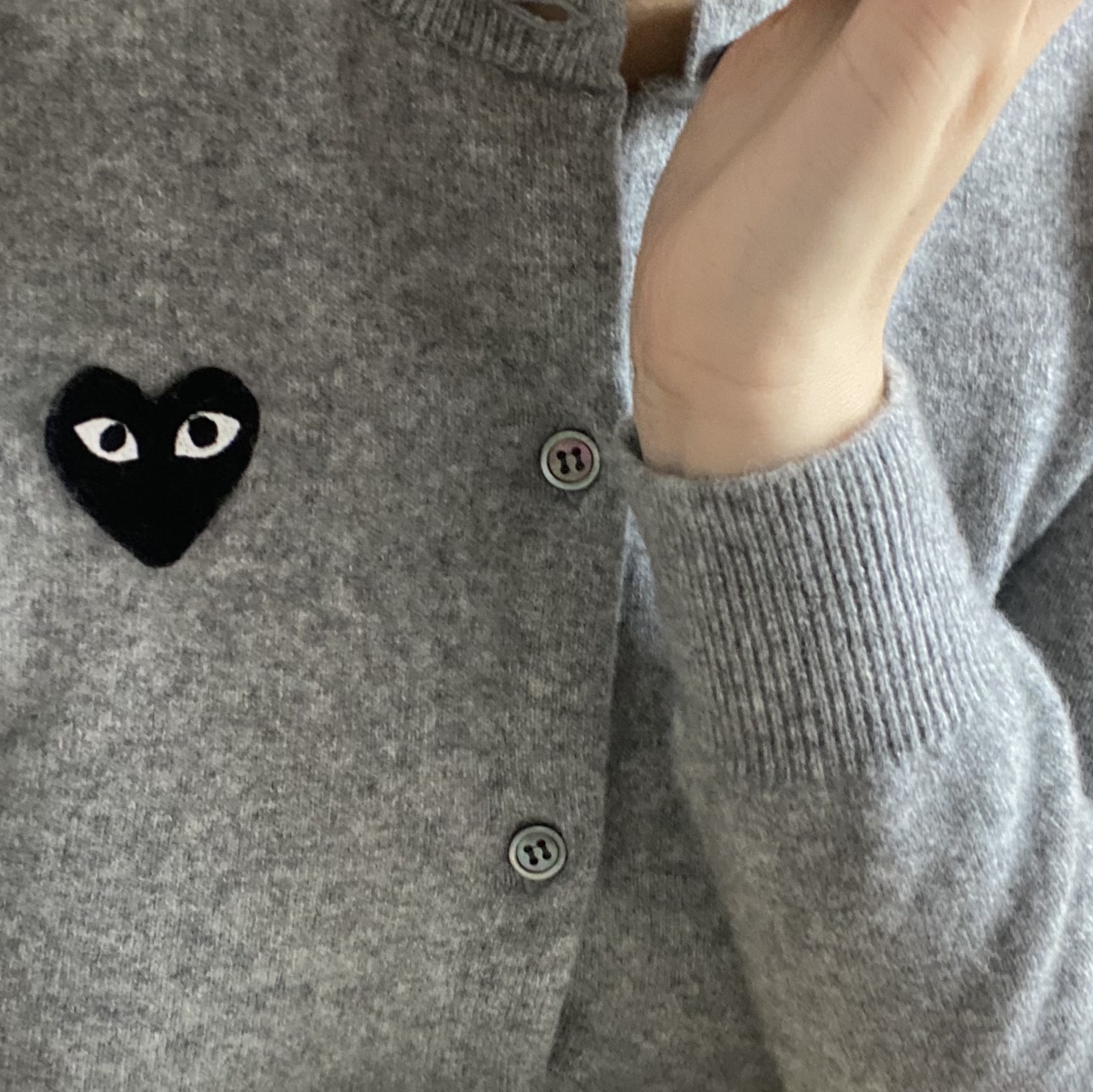 (W) Play Comme des Garcons Black Heart Knit Cardigan Grey 착용 스타일
