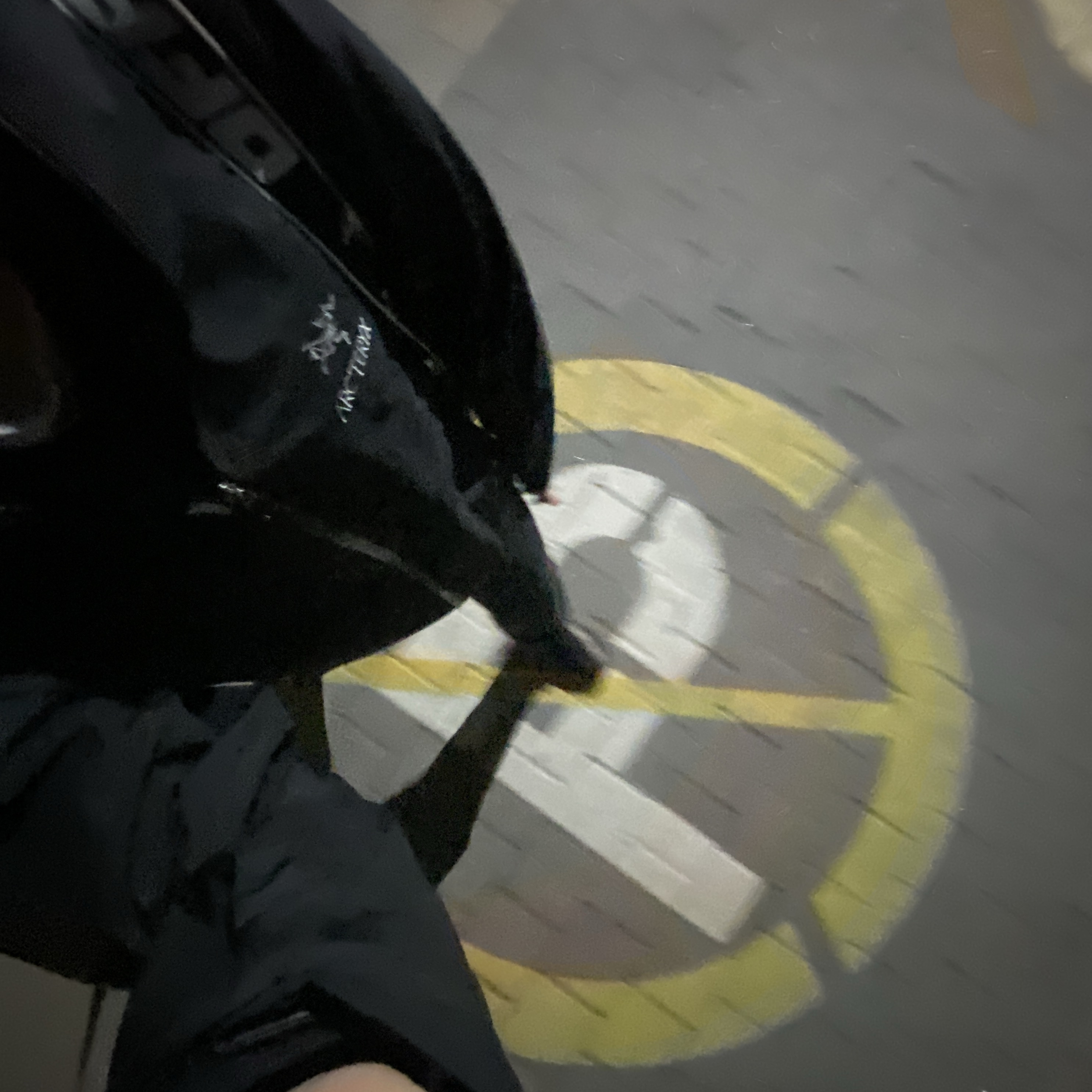 Arc'teryx Beta LT Jacket Black, Adidas Yeezy Boost 350 V2 Core Black White 2022 착용 스타일