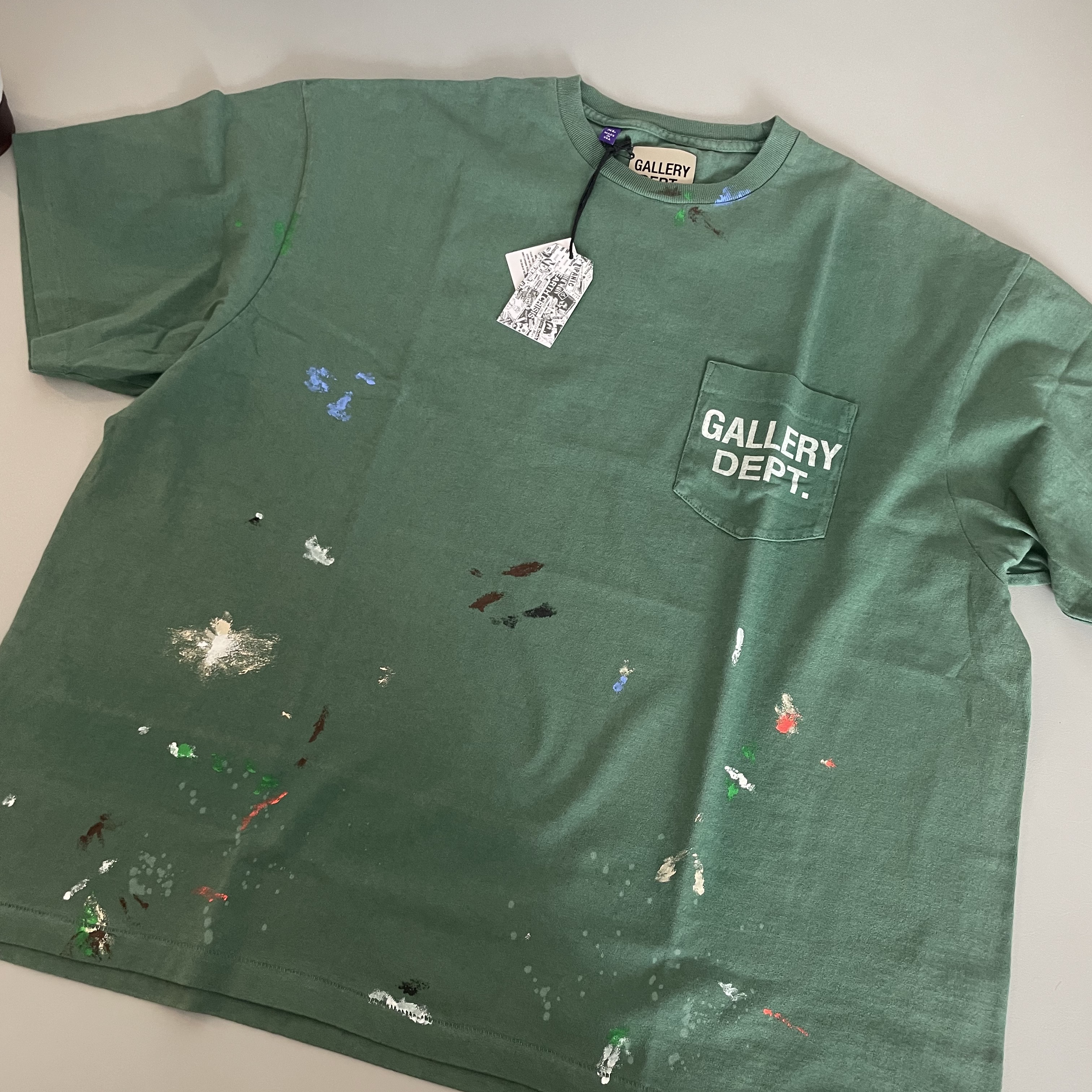 Gallery Dept. Vintage Logo Painted T-Shirt Hunt Green 착용 스타일