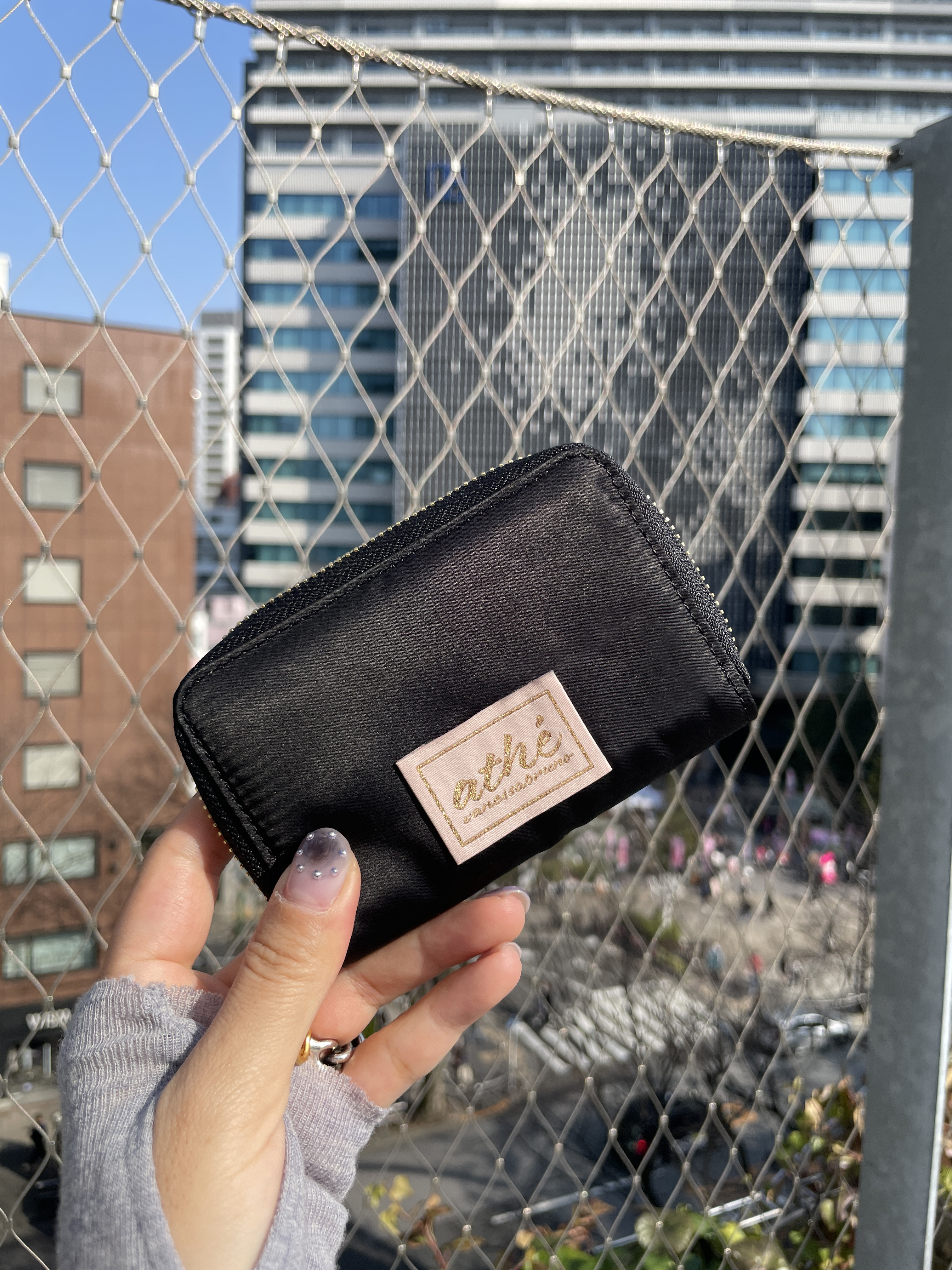 Athe Vanessabruno Jour Zipper Wallet Black, Athe Vanessabruno Jour Zipper Wallet Burgundy 착용 스타일 - 2