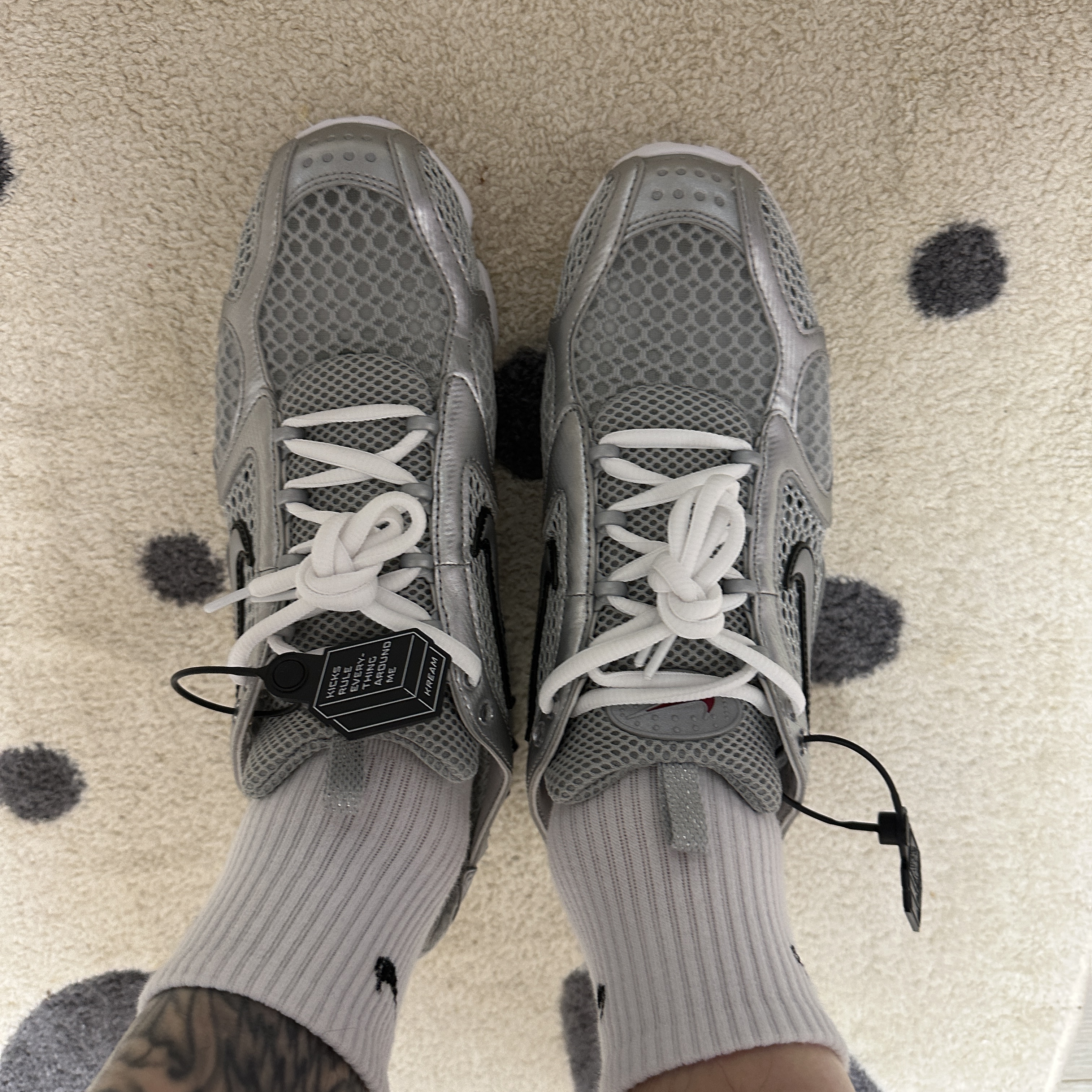 Nike Air Zoom Spiridon Cage 2 Metallic Silver 착용 스타일 - 2