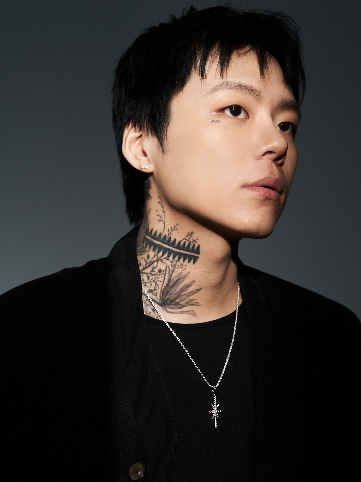 [KREAM 단독 / 프리오더] KID MIILI x DAVID AVLN Glacier Diamond Pendant 착용 스타일