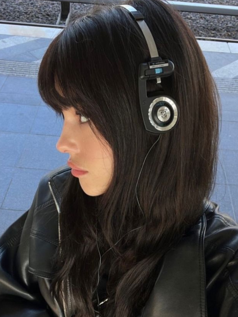 Supreme x Koss Portapro Headphones Silver - 23FW 착용 스타일 - 4
