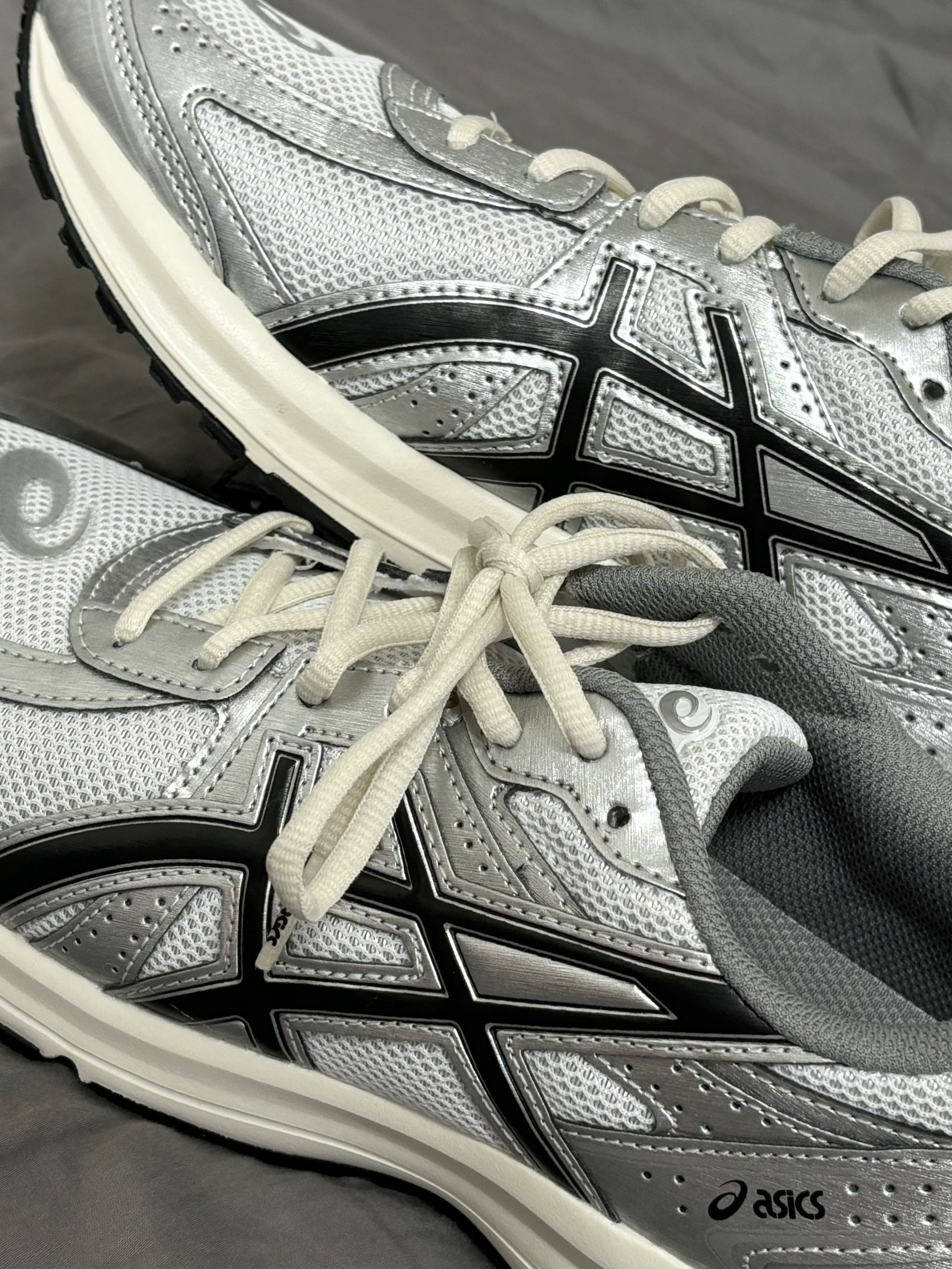 Asics Jog 100 S White Black - 2E Wide 착용 스타일 - 1