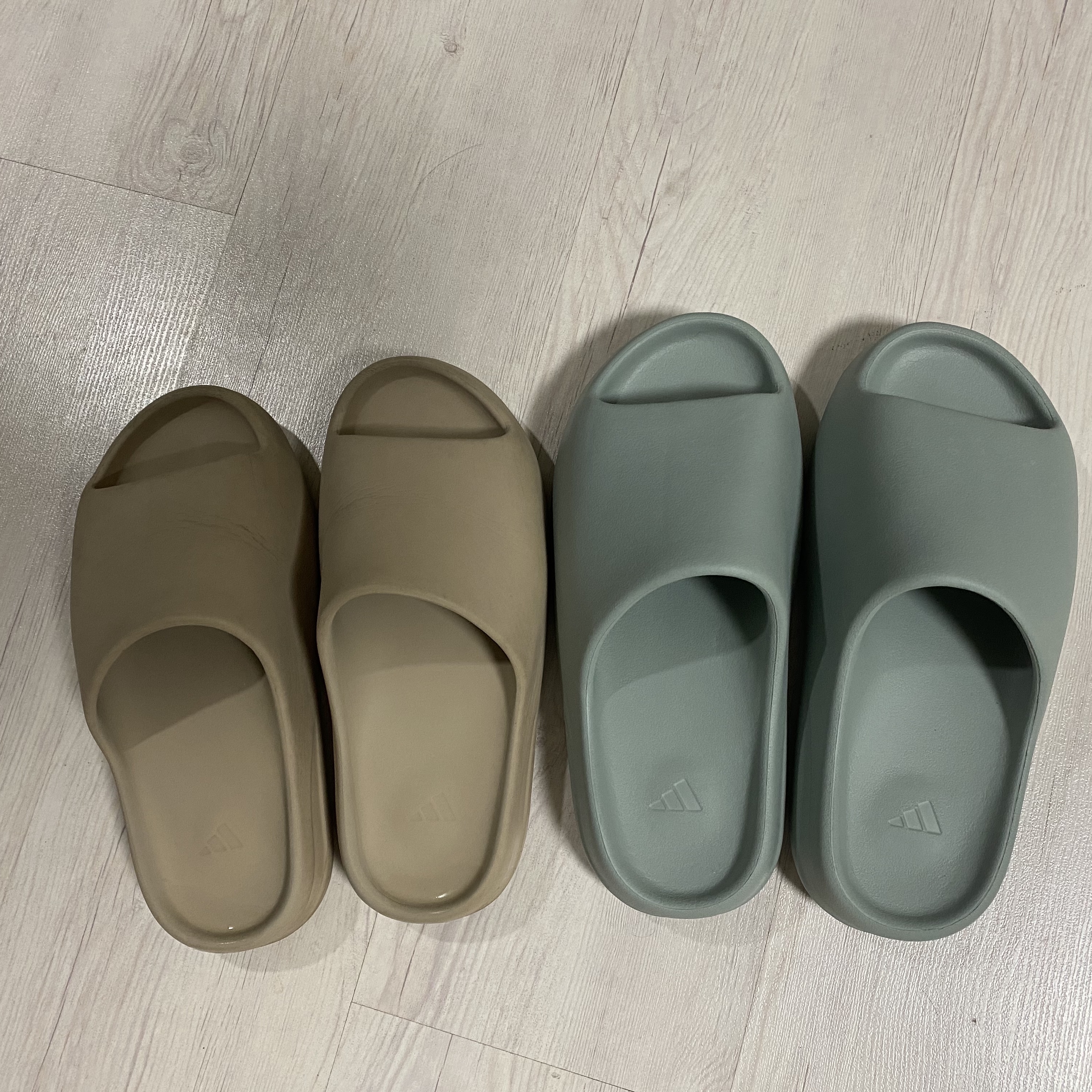 Adidas Yeezy Slide Salt, Adidas Yeezy Slide Pure 착용 스타일 - 1