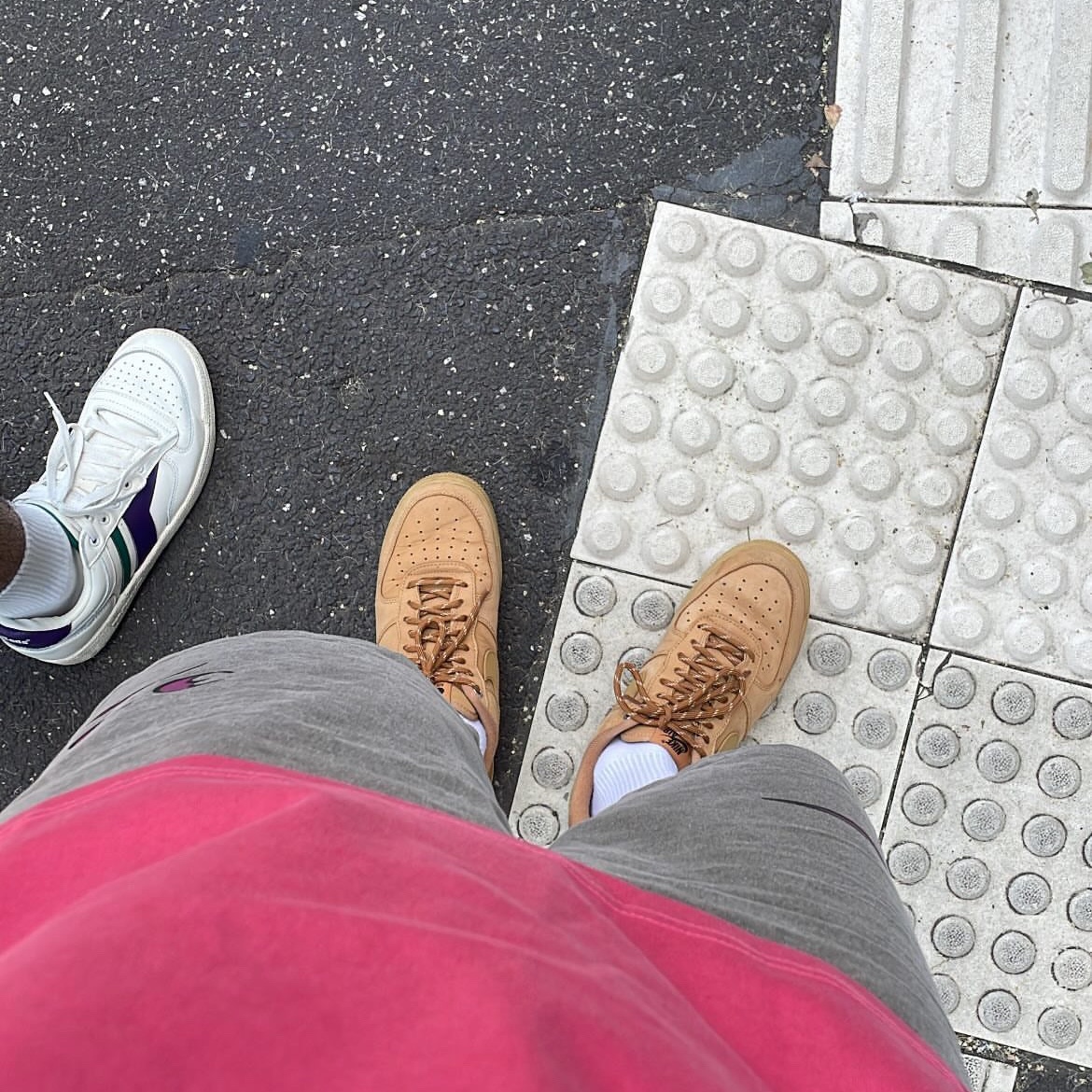 Nike Air Force 1 '07 WB Flax 착용 스타일