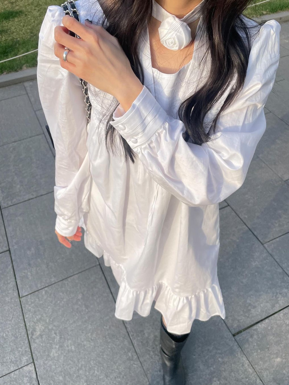 Margarin Fingers Rosy Scarf One Piece White 착용 스타일