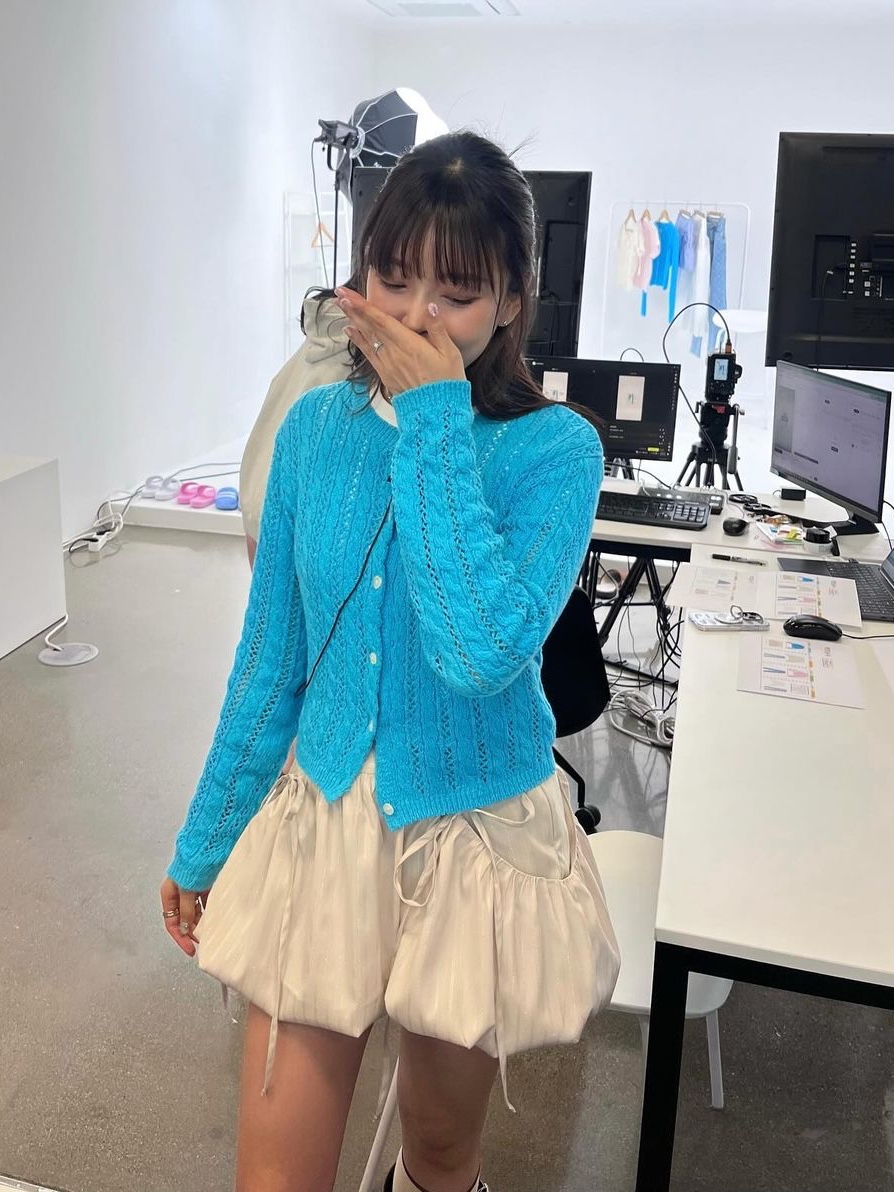 Margarin Fingers Heart Button Cable Cardigan Aqua Blue, Margarin Fingers Heart Button Cable Cardigan Light Pink 착용 스타일