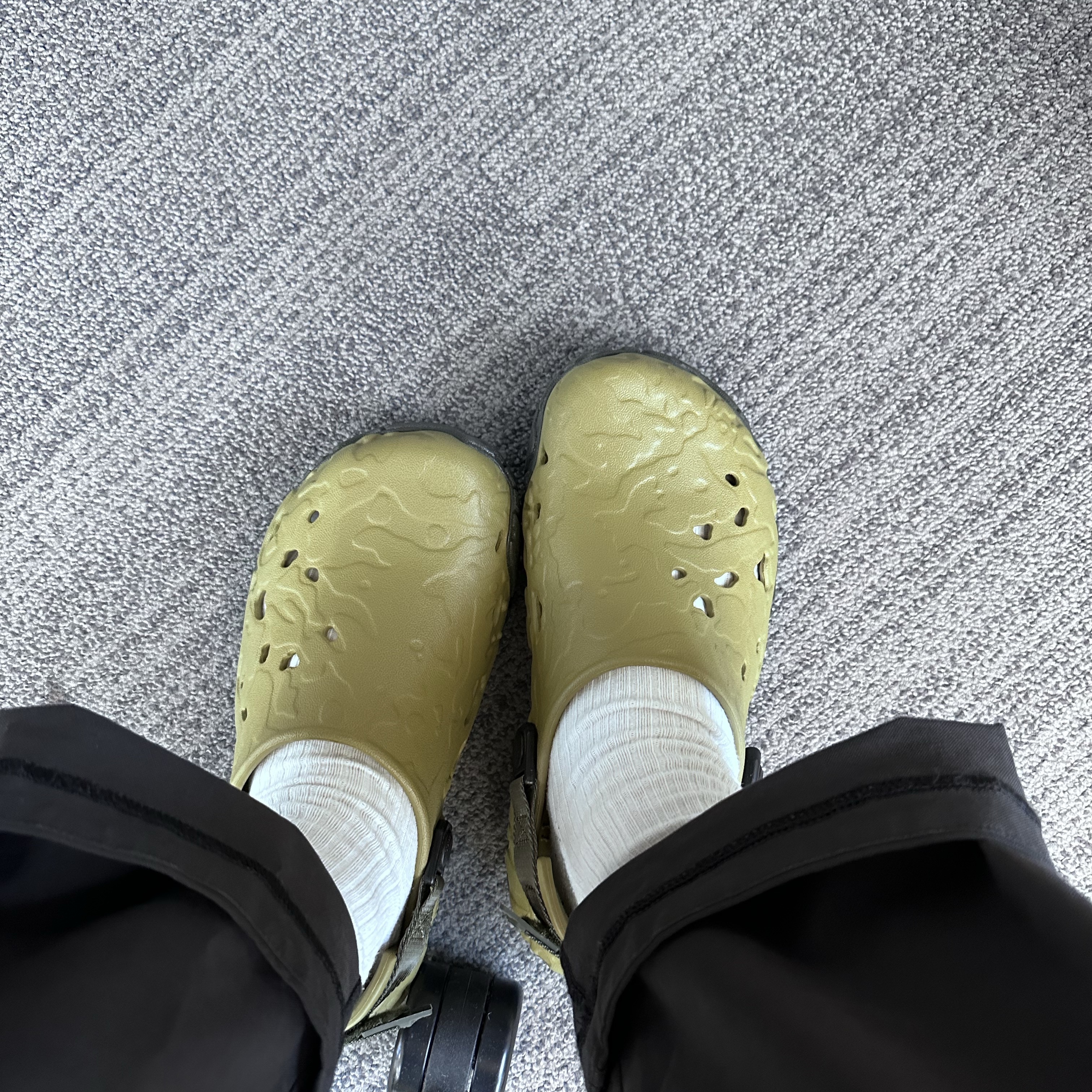 Crocs x Roa Hiking Atlas Clog Aloe Multi 착용 스타일