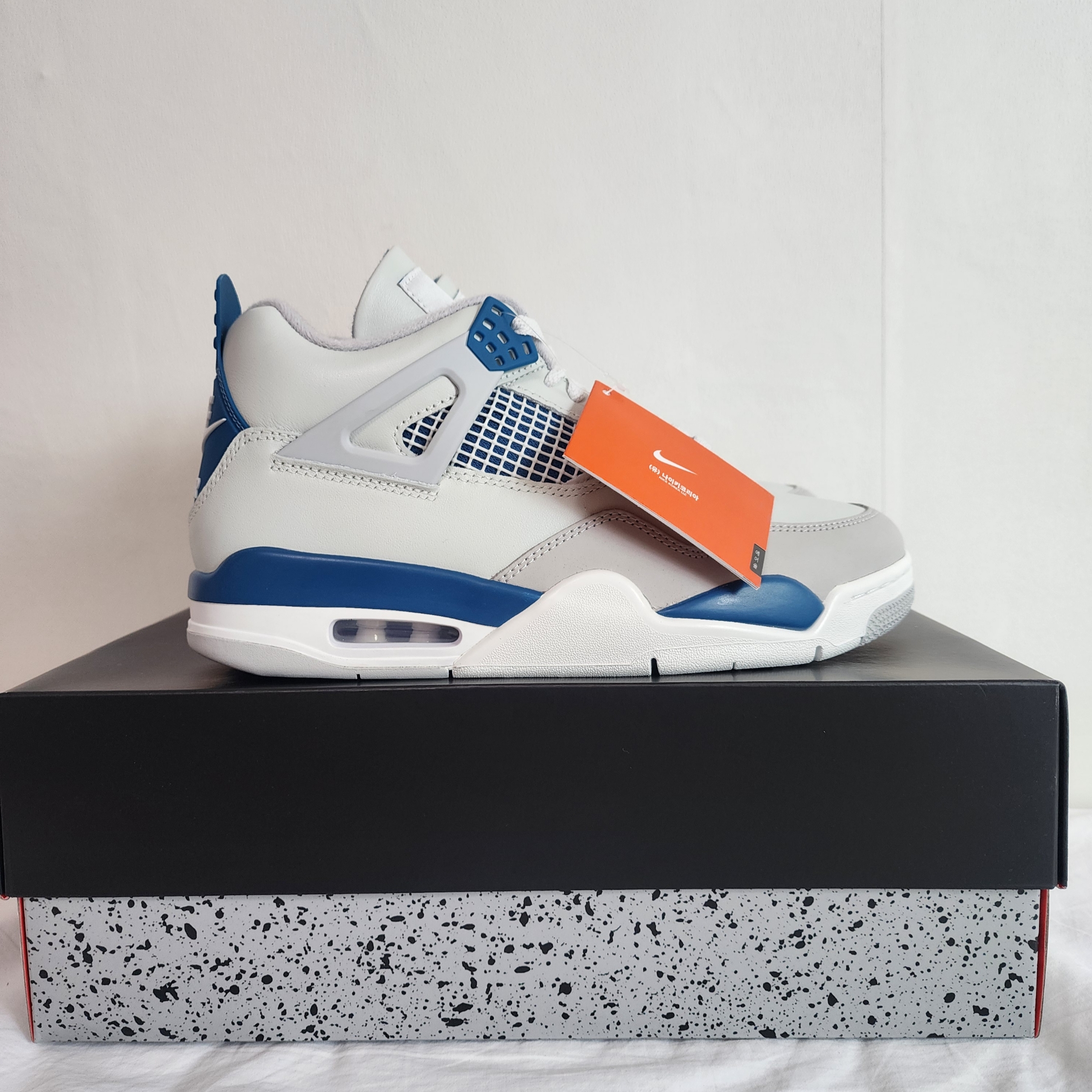 Jordan 4 Retro Industrial Blue 착용 스타일 - 3