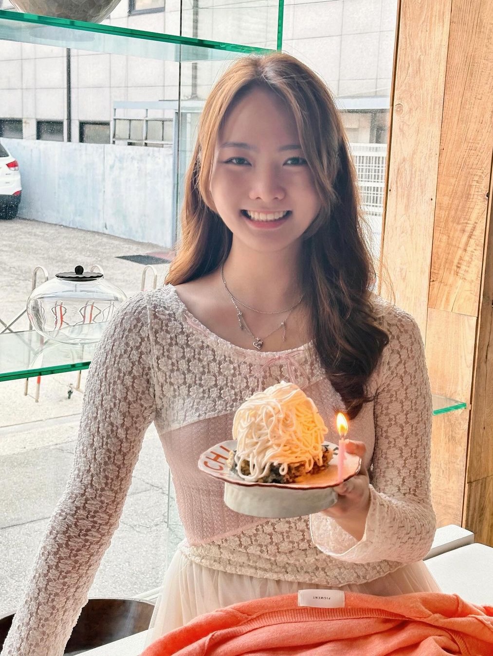 Margarin Fingers Lace Patchwork T Shirt Cream 착용 스타일