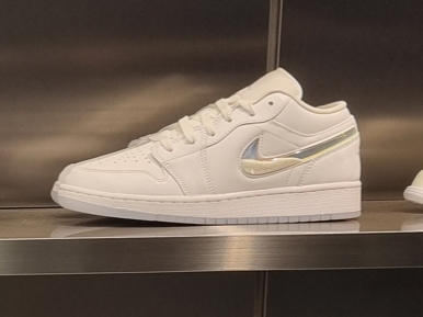 (GS) Jordan 1 Low SE White Ice Blue 착용 스타일