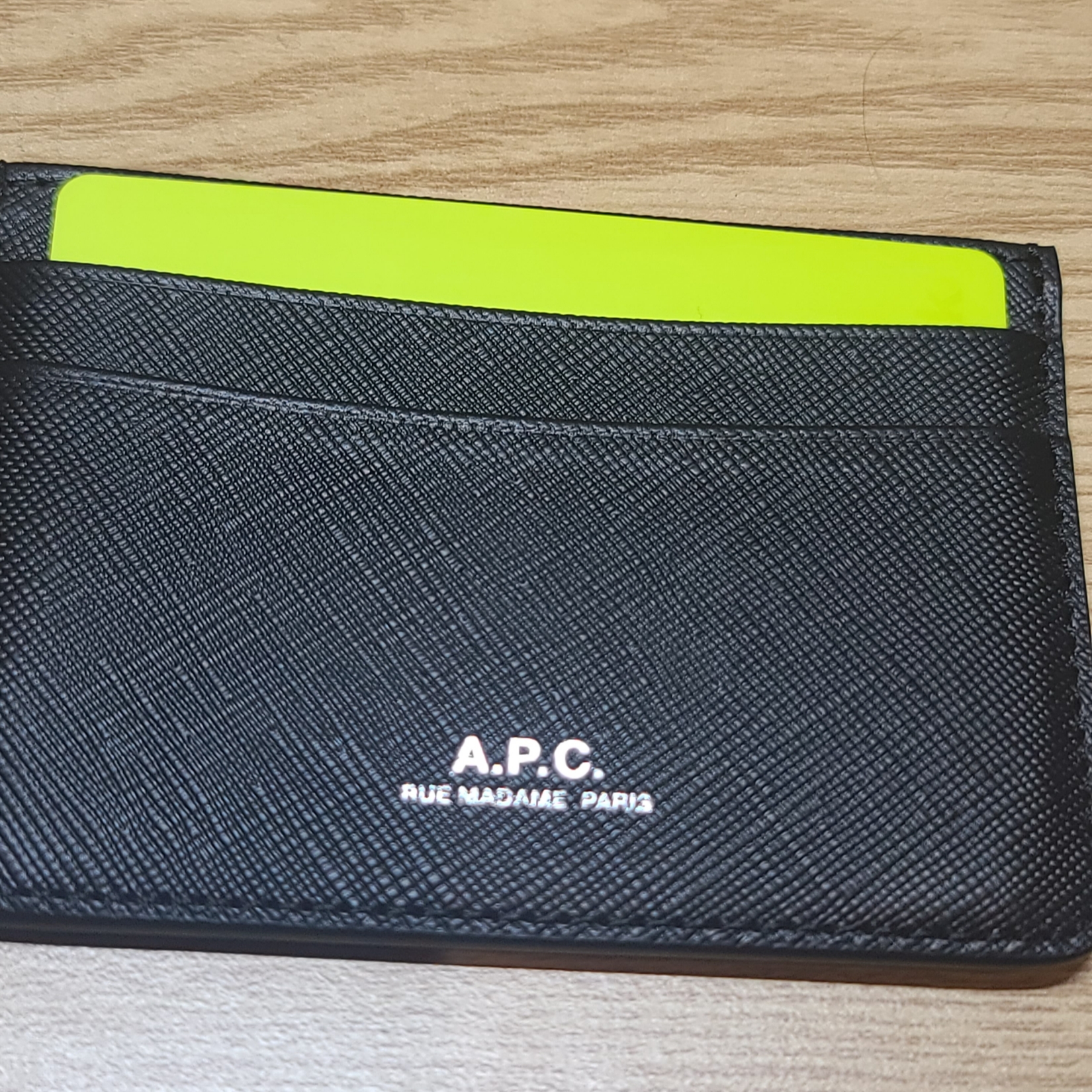A.P.C. Andre Card Holder Black 착용 스타일