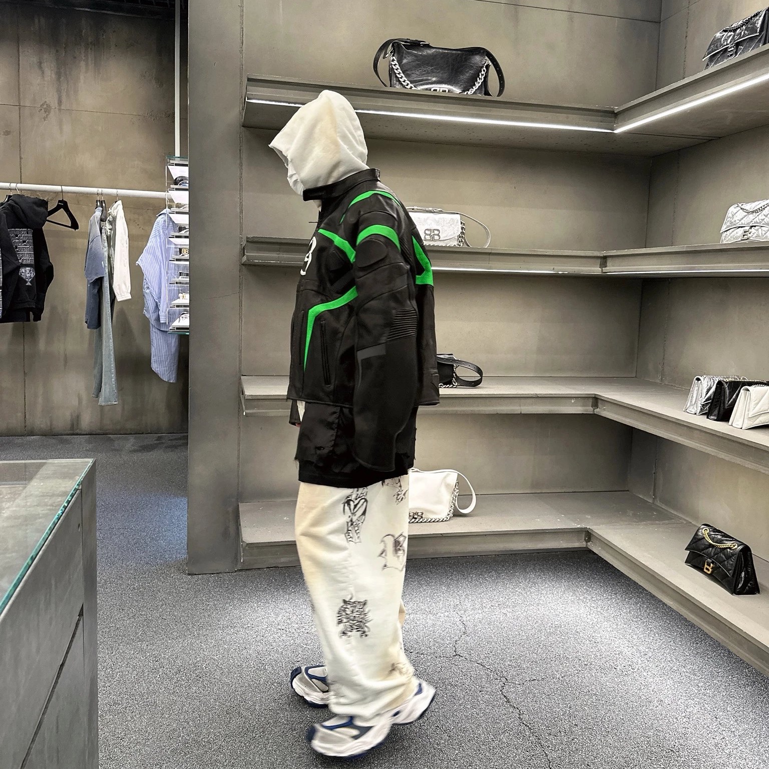 Balenciaga Unity Sports Icon Racer Jacket Black, Balenciaga Cargo Sneakers Grey White Blue 착용 스타일